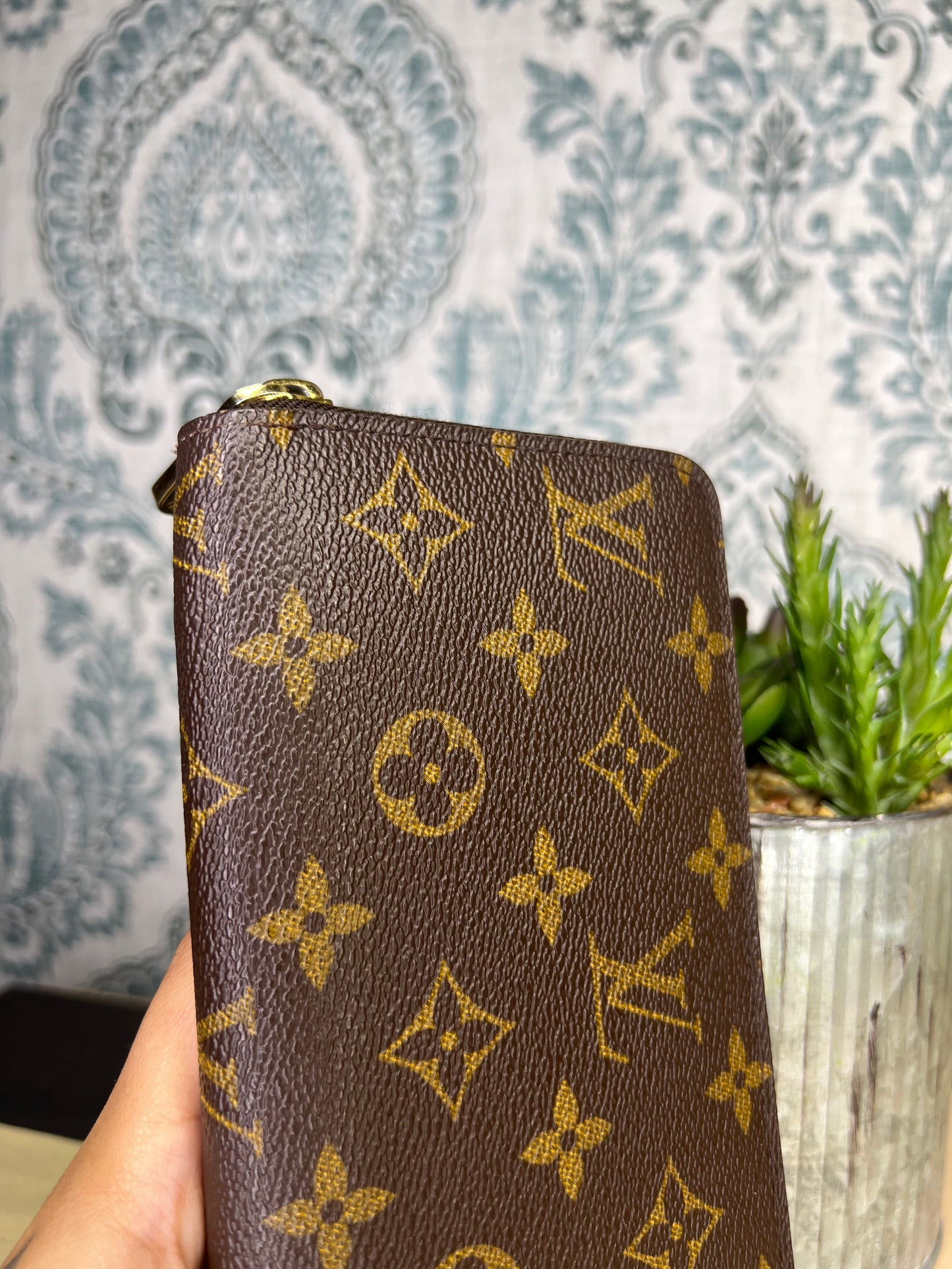 Louis Vuitton Zippy Wallet