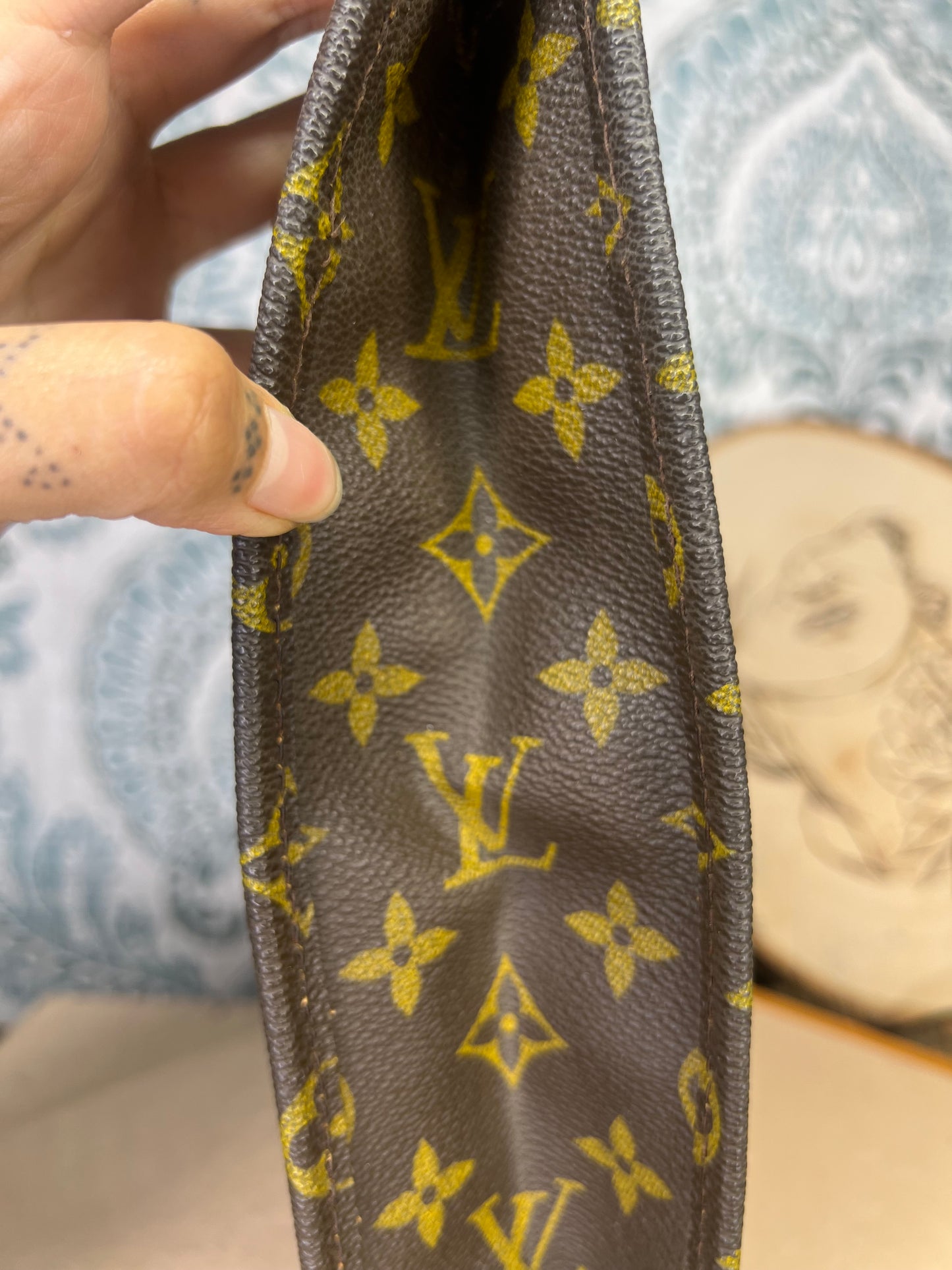 Louis Vuitton Poche Documents