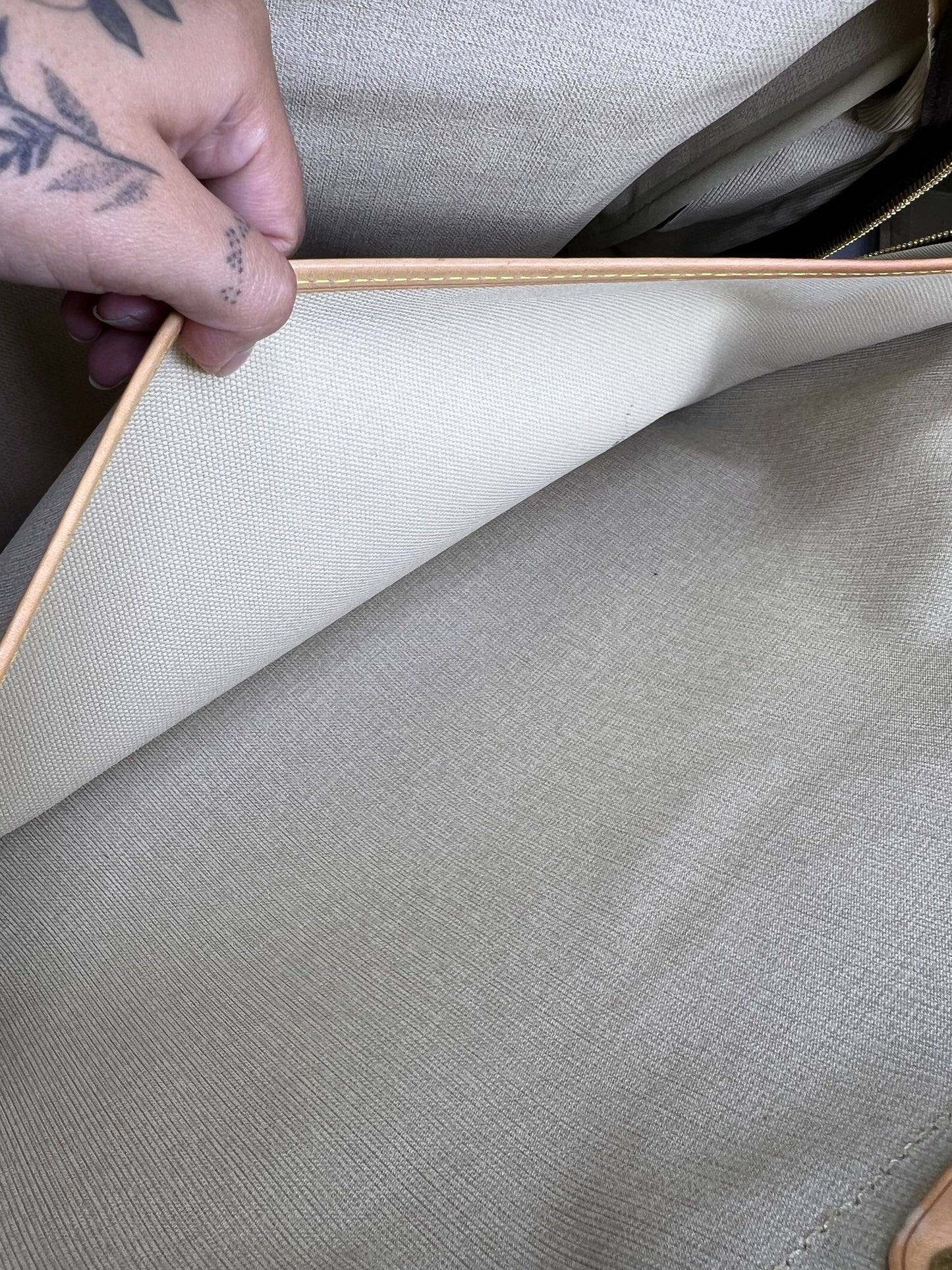 Louis Vuitton Alize 24