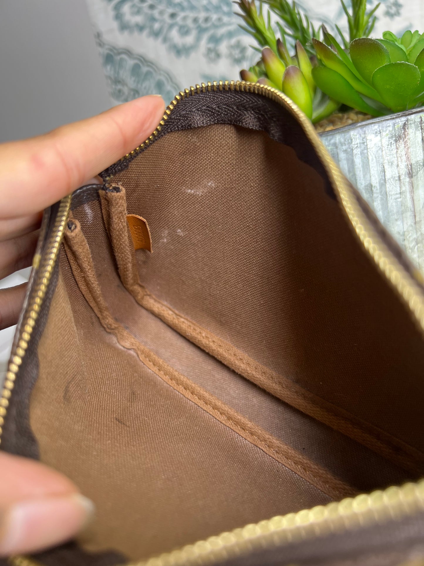 Louis Vuitton Bucket Pochette #1