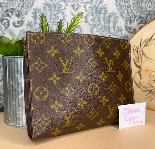 Louis Vuitton French Company Toiletry 19
