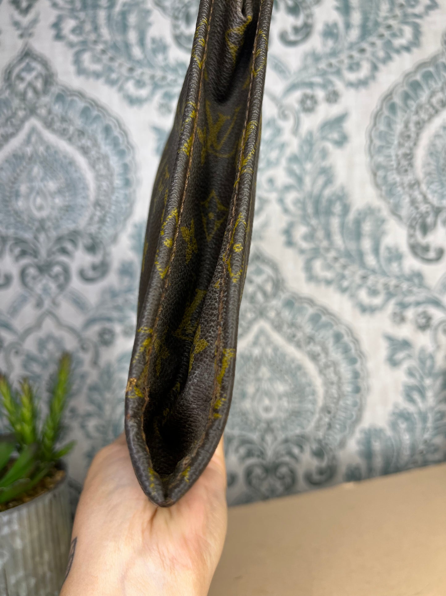 Louis Vuitton Poche Documents PM