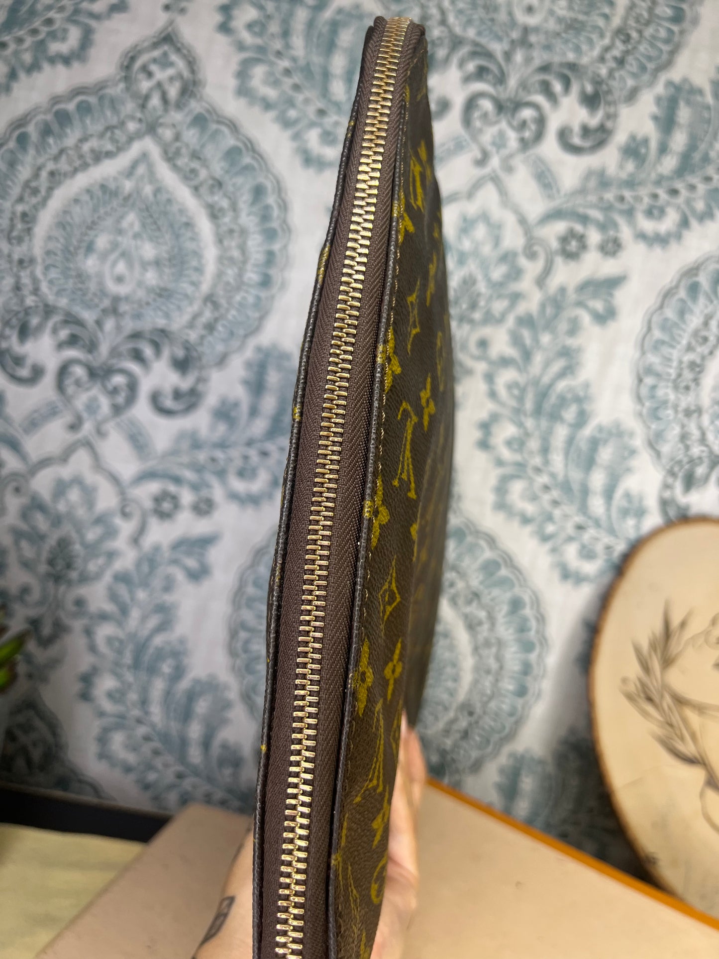 Louis Vuitton Poche Documents