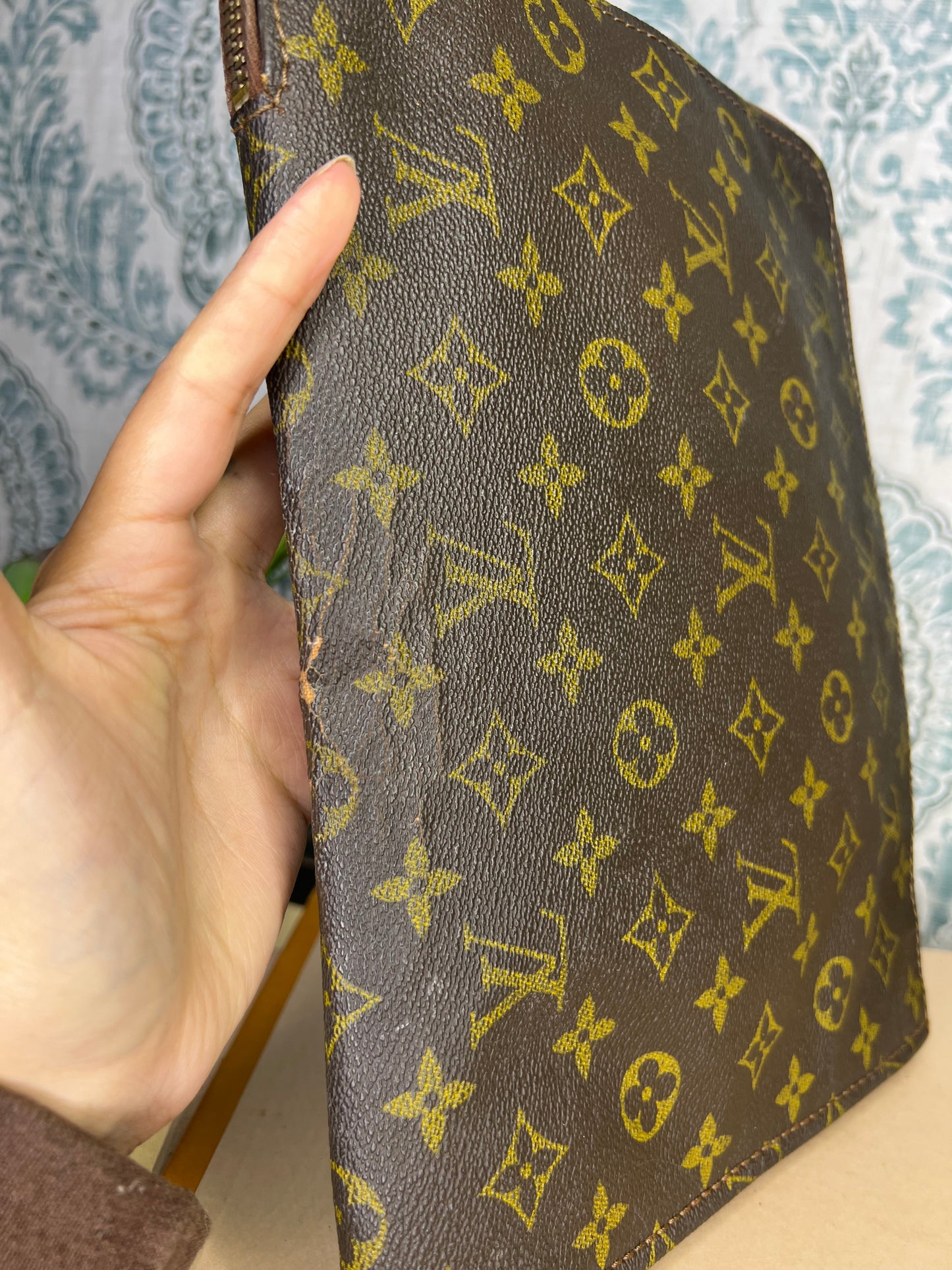Louis Vuitton Poche Documents PM