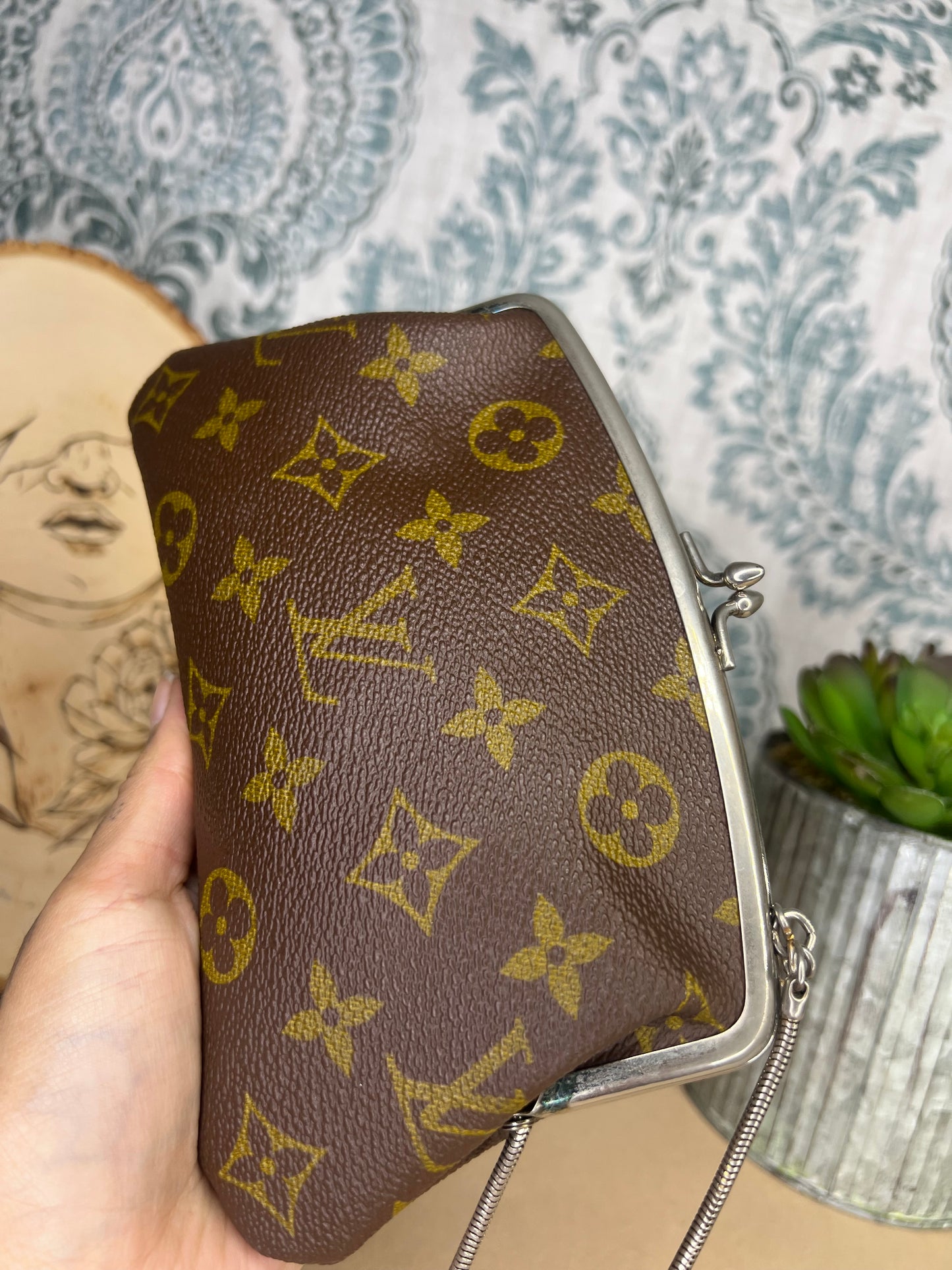 French Company Kisslock Pouch