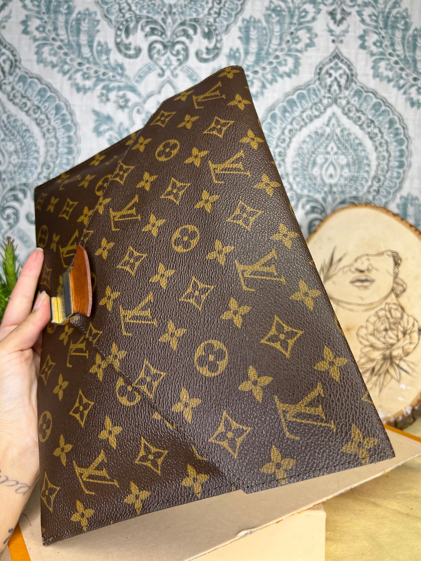 Louis Vuitton Poche Plate Clutch