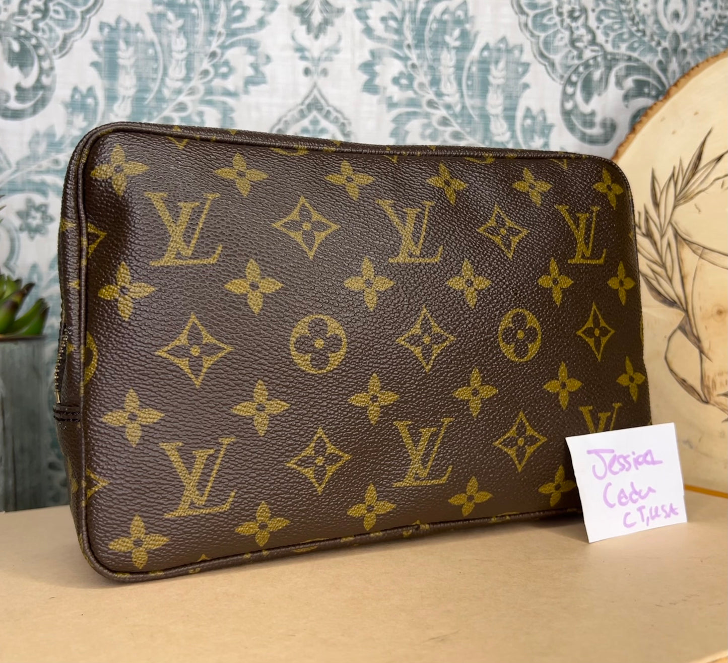 Louis Vuitton Trousse 23