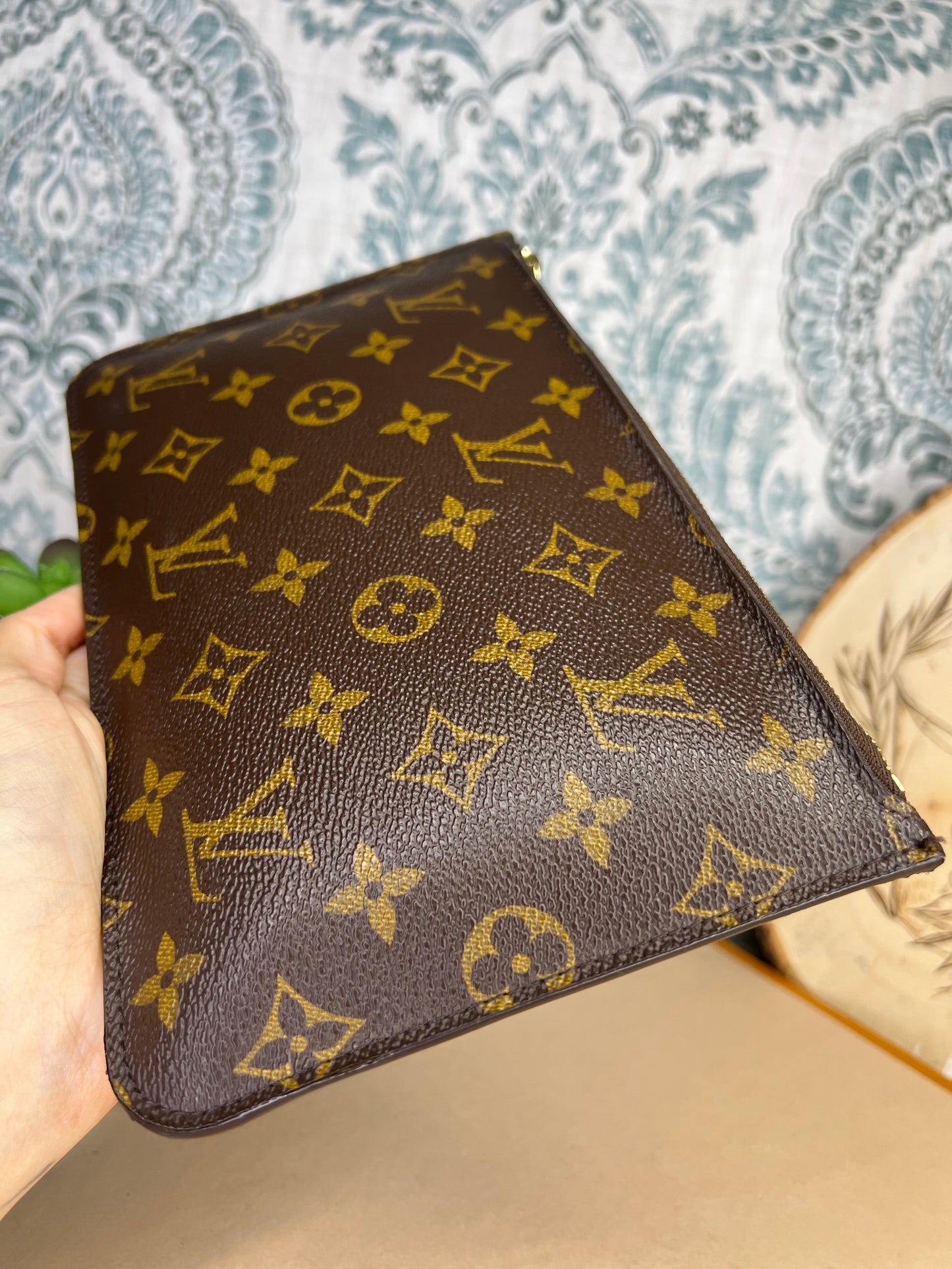 Louis Vuitton Neverfull Pouch Pivoine