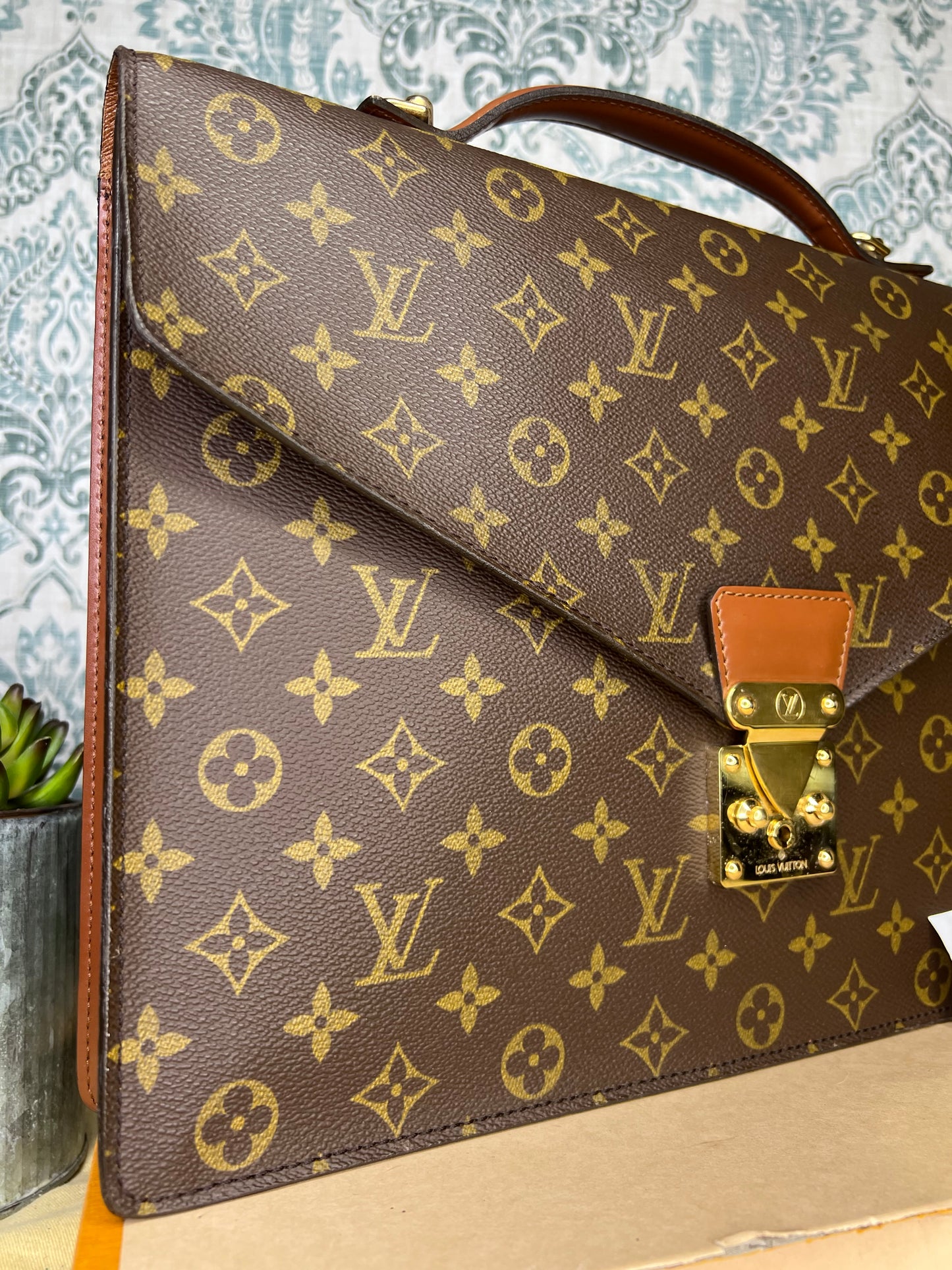 Louis Vuitton Porte Documents Bandouliere