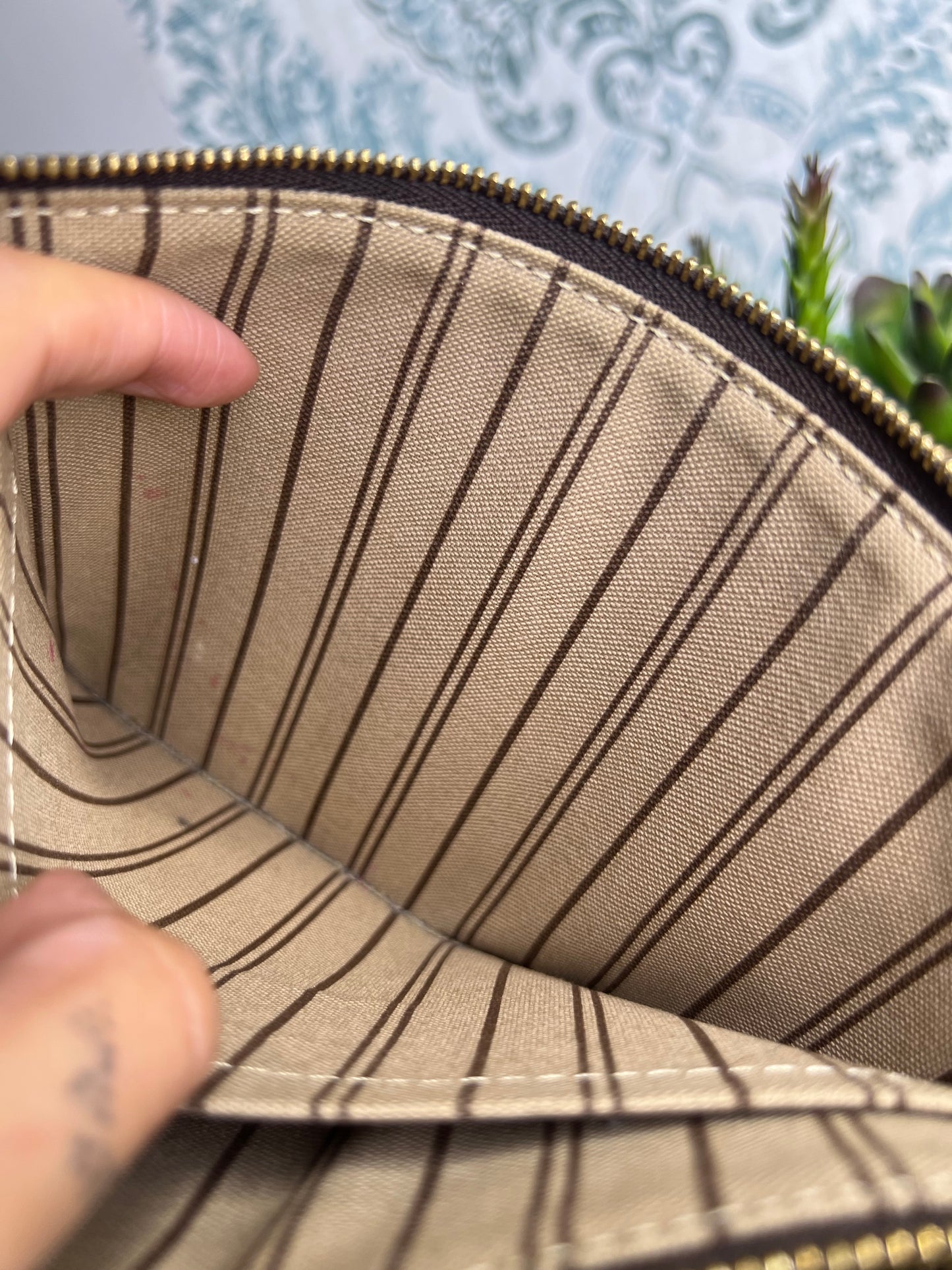 Louis Vuitton Neverfull MM Pochette