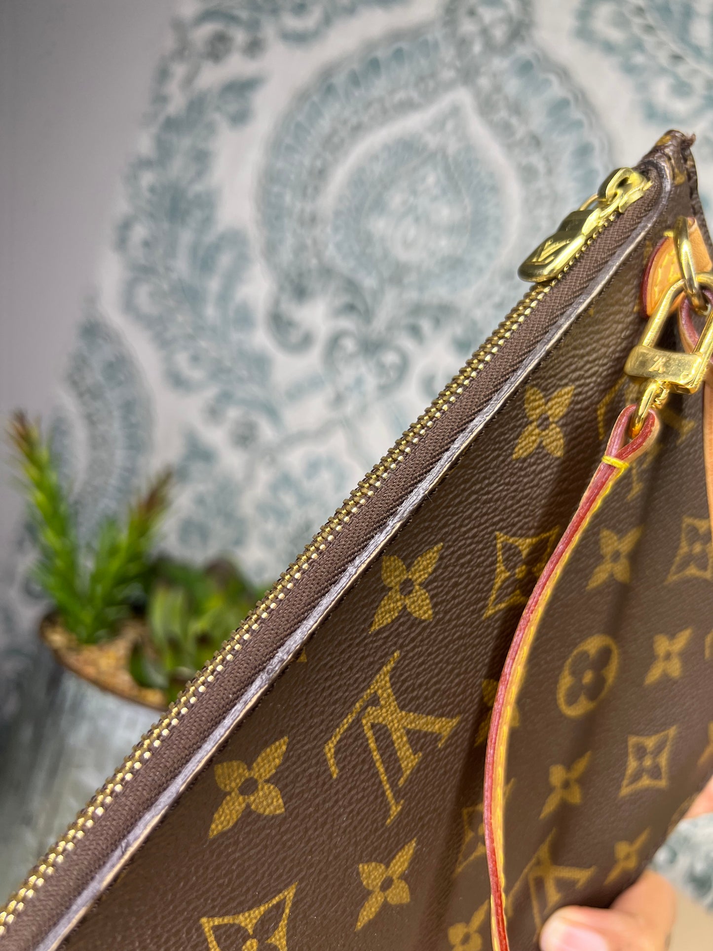 Louis Vuitton Neverfull MM Pochette