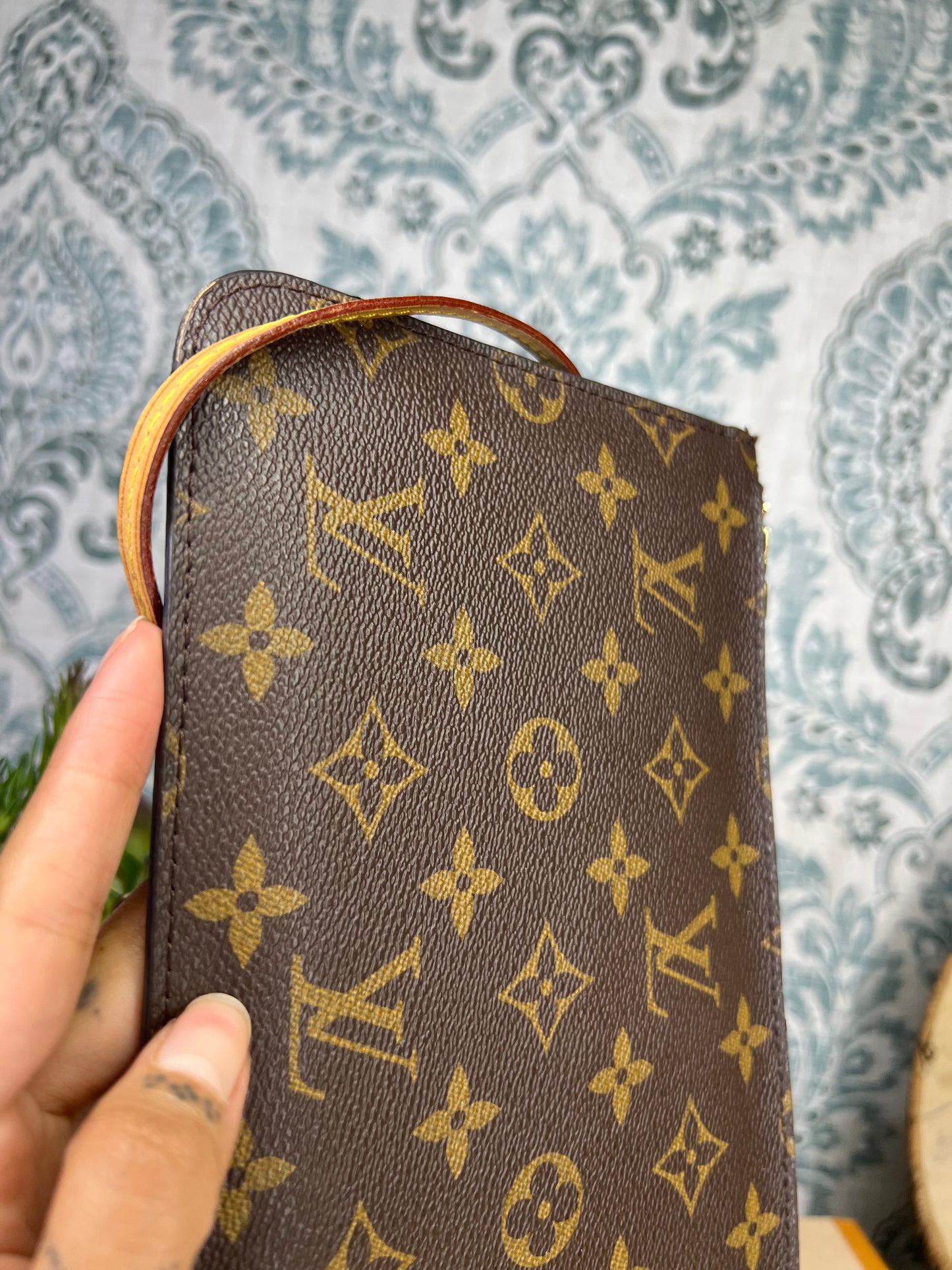 Louis Vuitton Neverfull MM Pochette