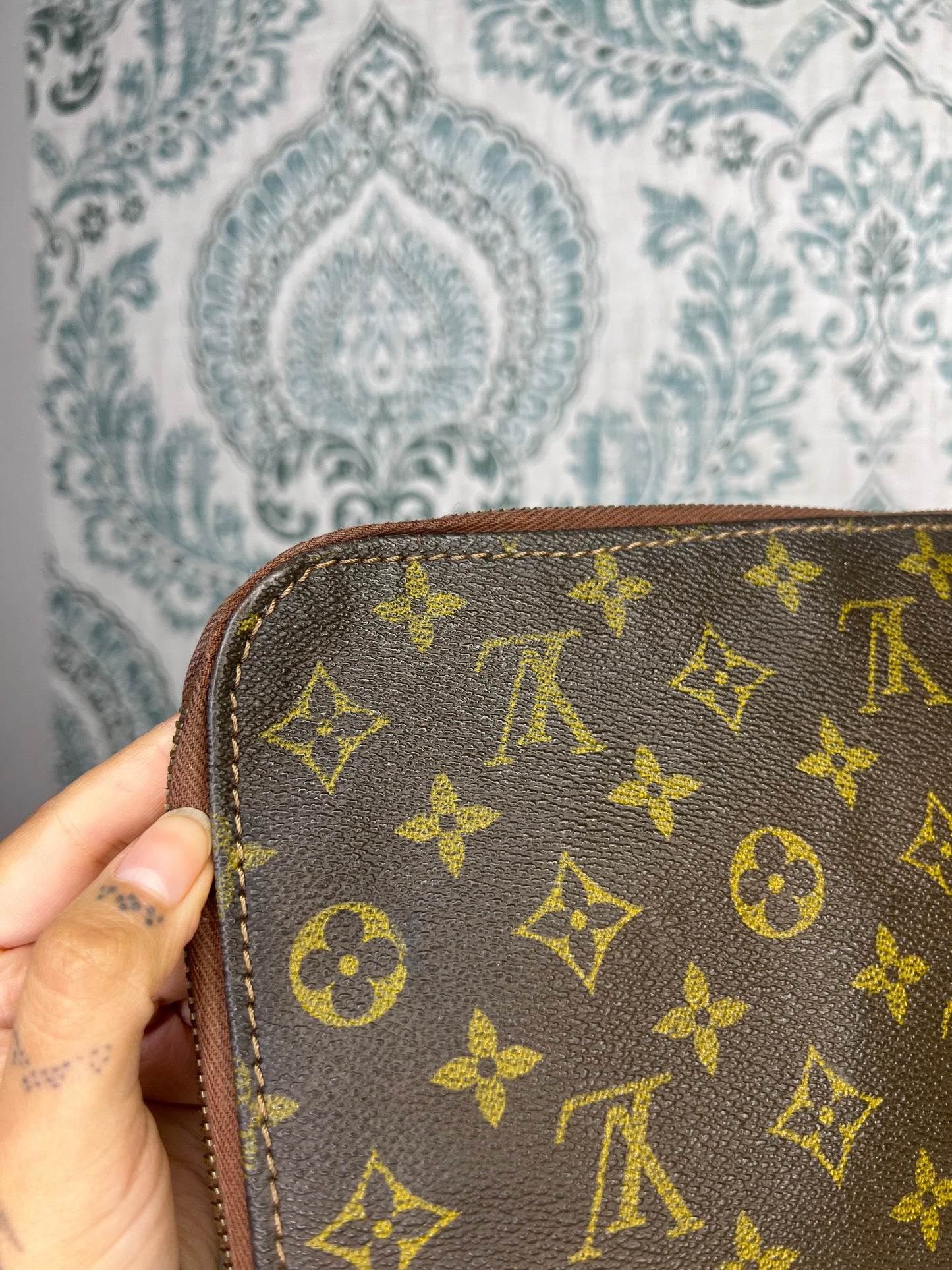 Louis Vuitton Poche Documents PM