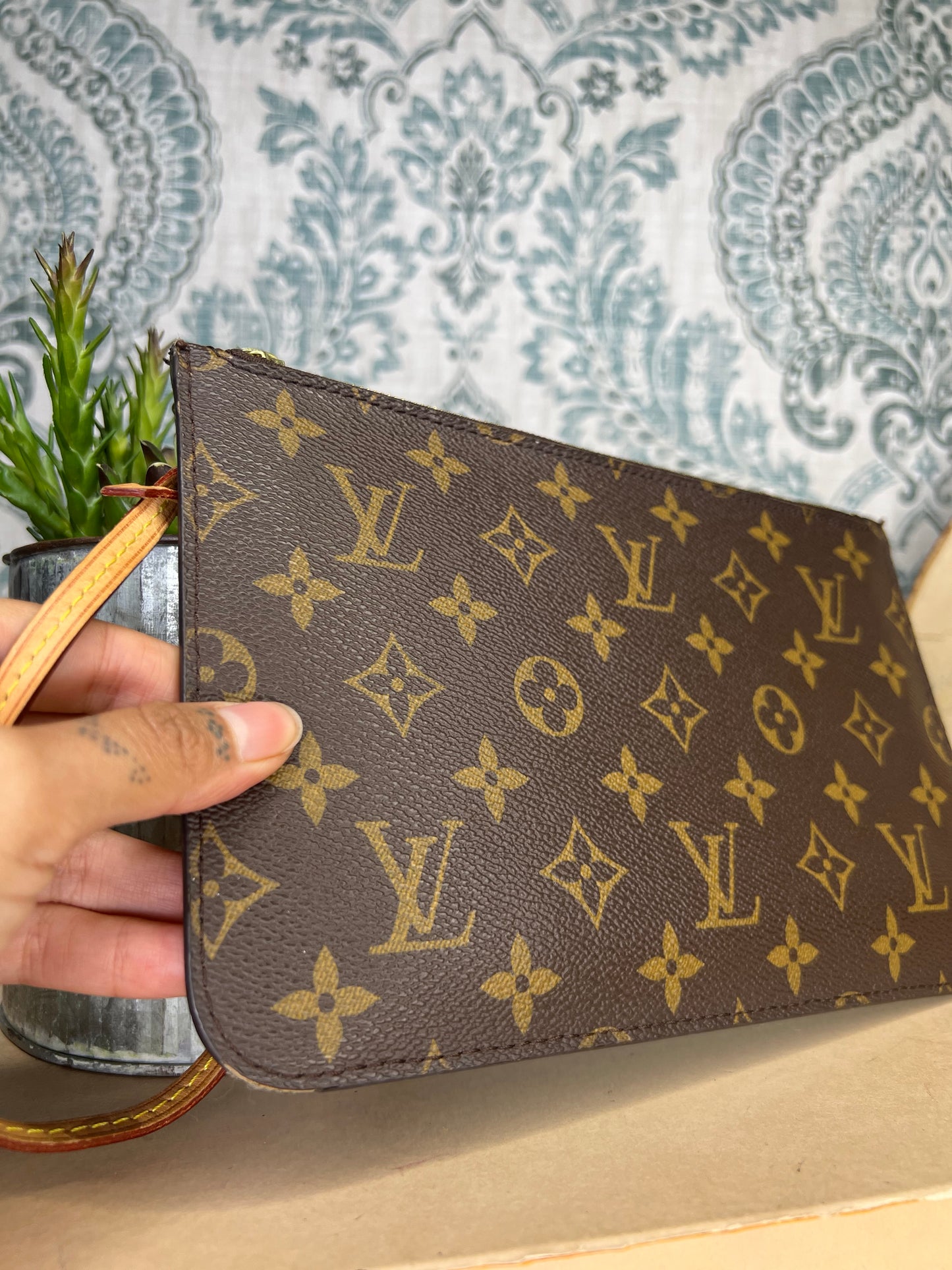 Louis Vuitton Neverfull MM Pochette