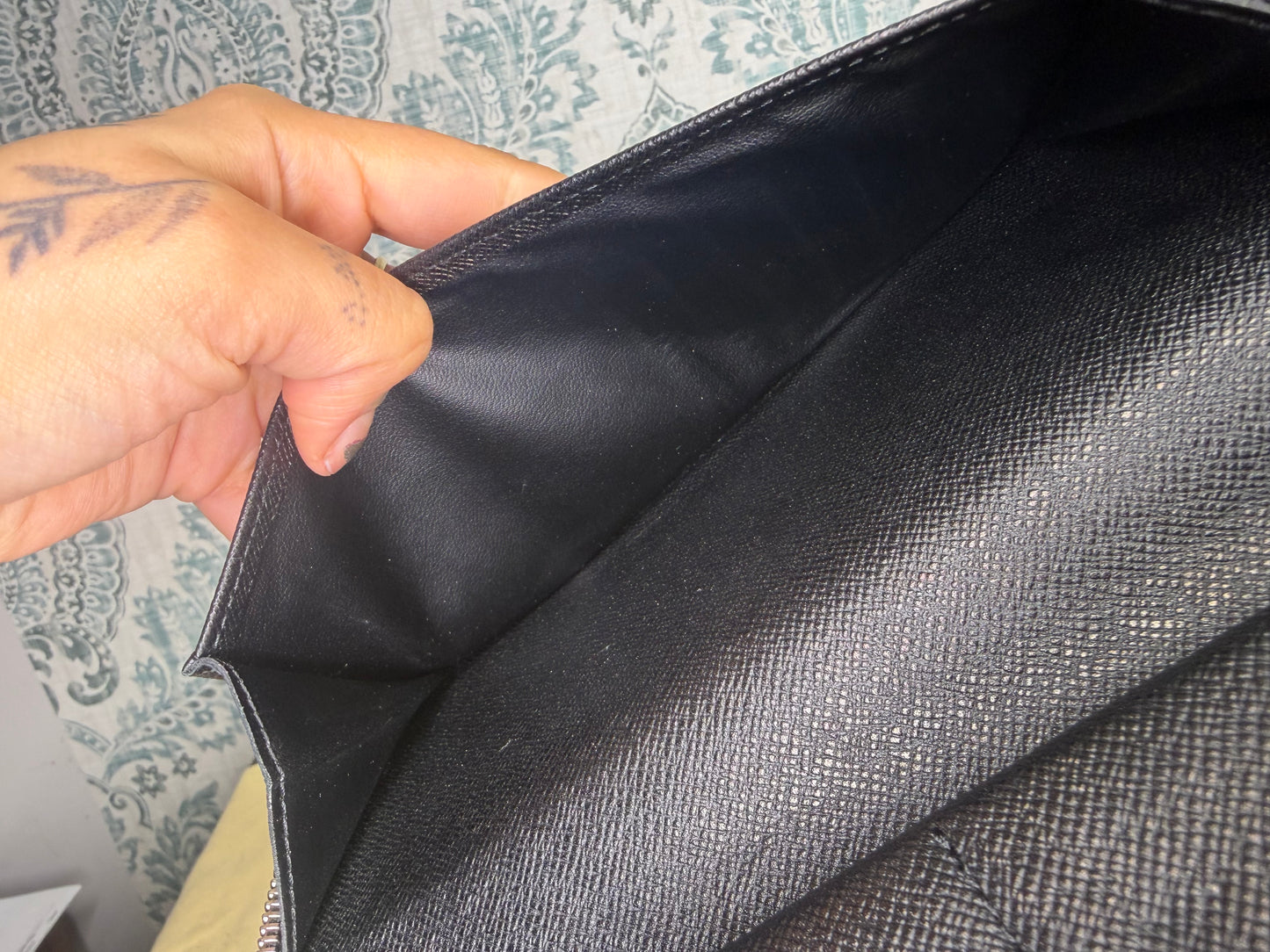 Louis Vuitton Zippy Vertical Wallet