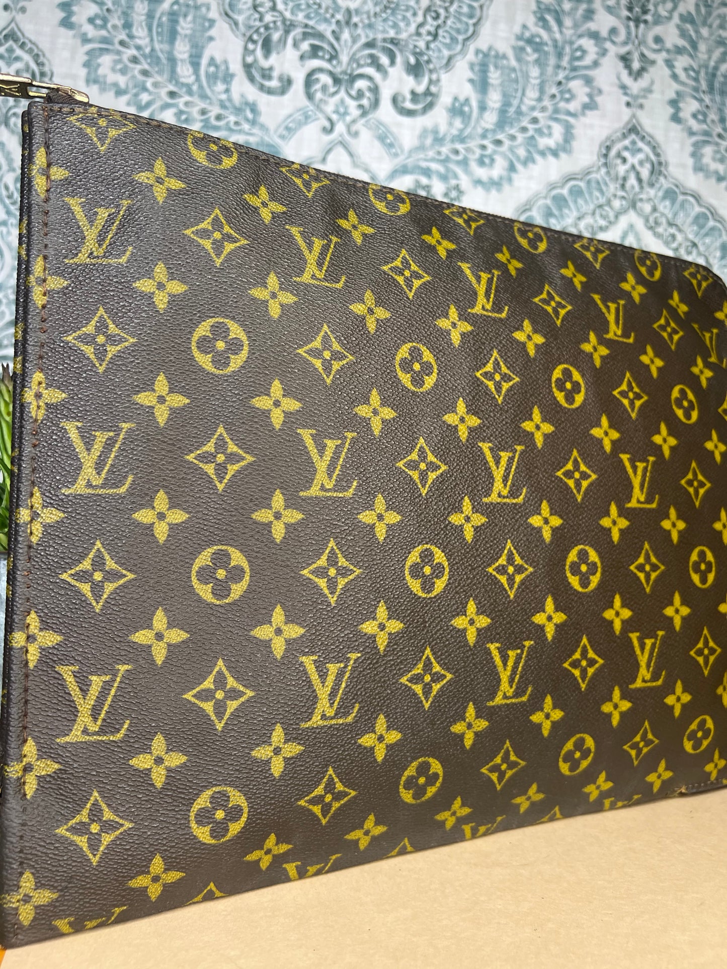 Louis Vuitton Poche Documents