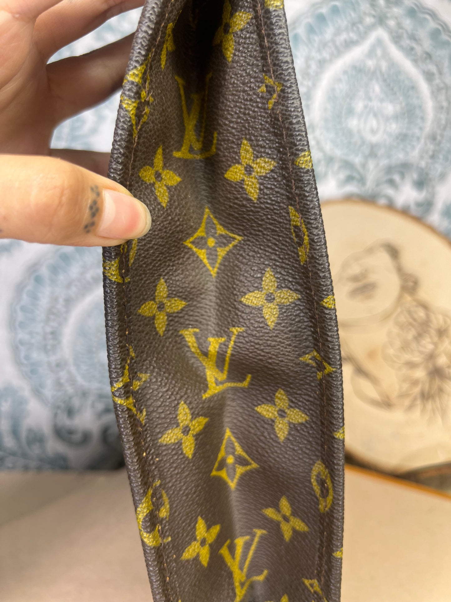 Louis Vuitton Poche Documents