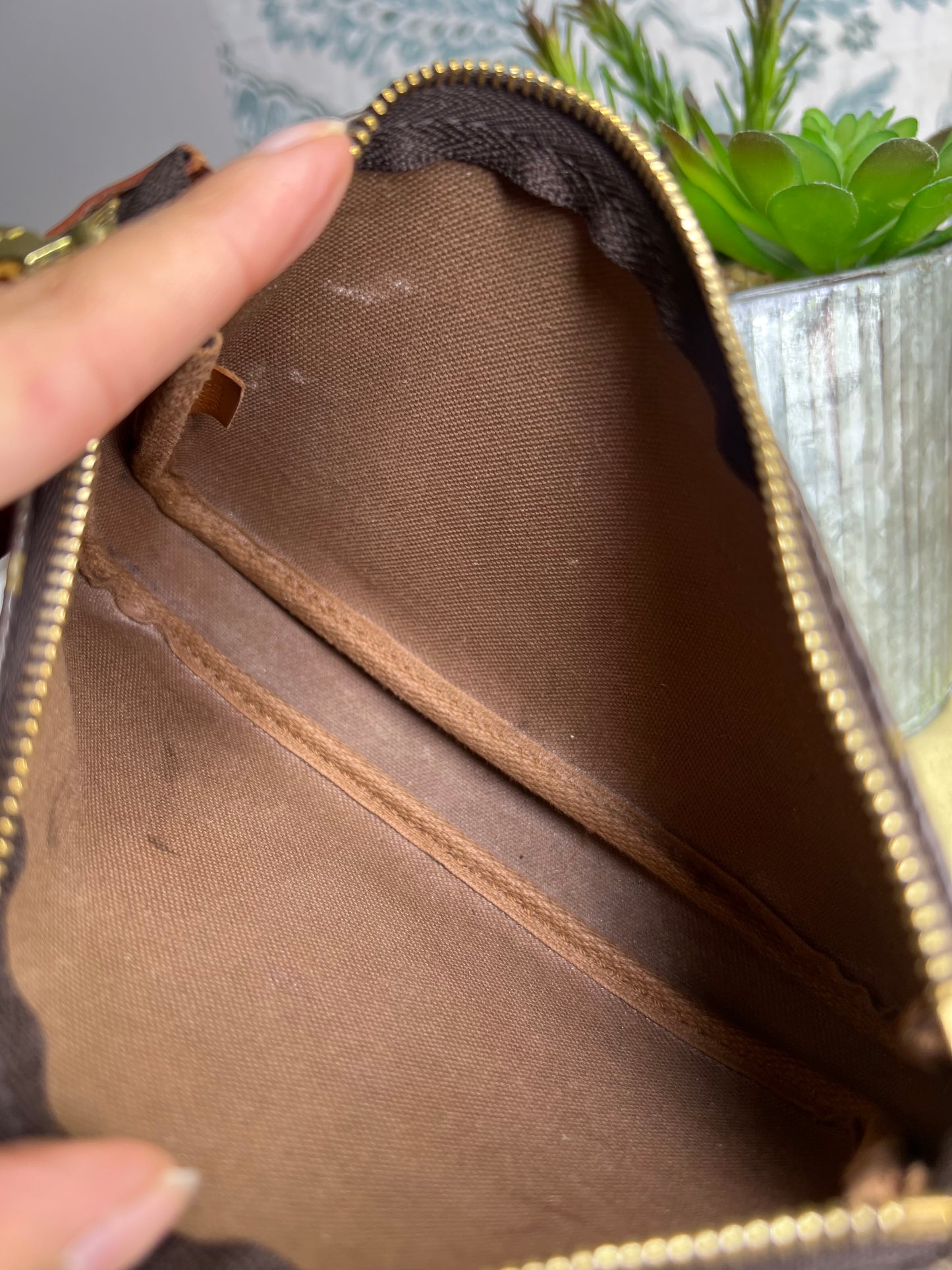 Louis Vuitton Bucket Pochette #1