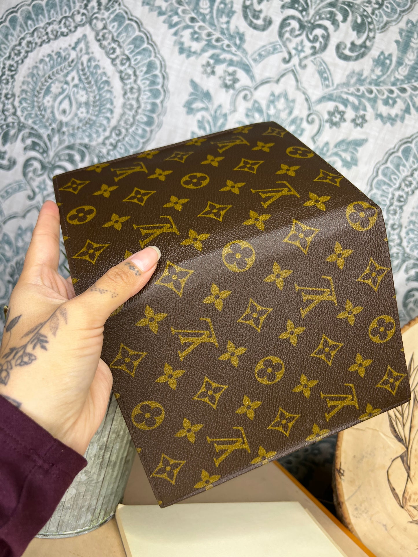 Louis Vuitton Saks Fifth Ave Agenda Cover