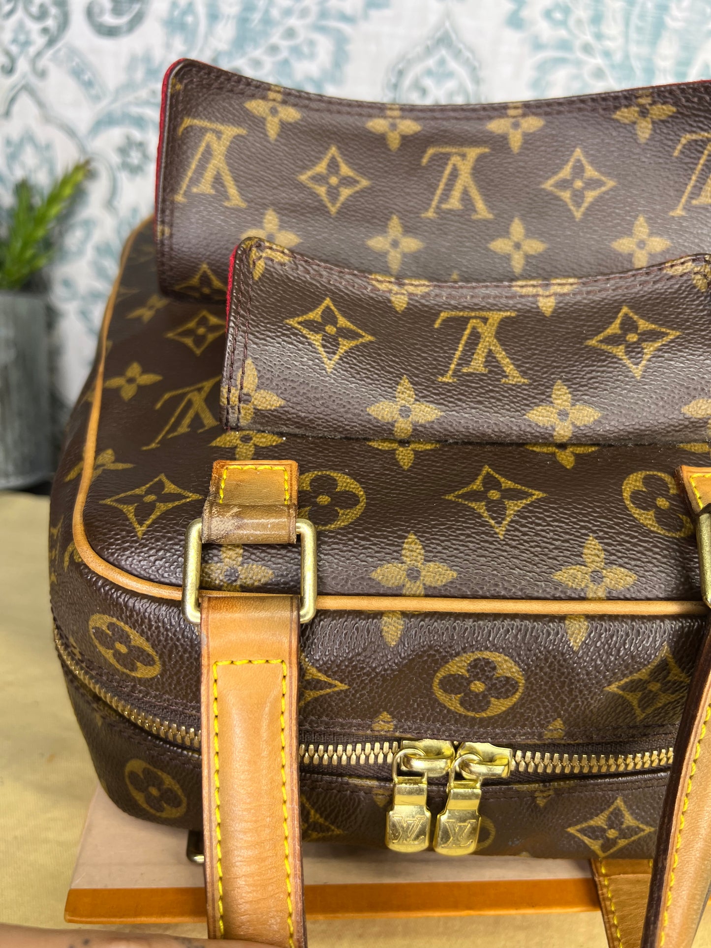 Louis Vuitton Excentri Cite Handbag