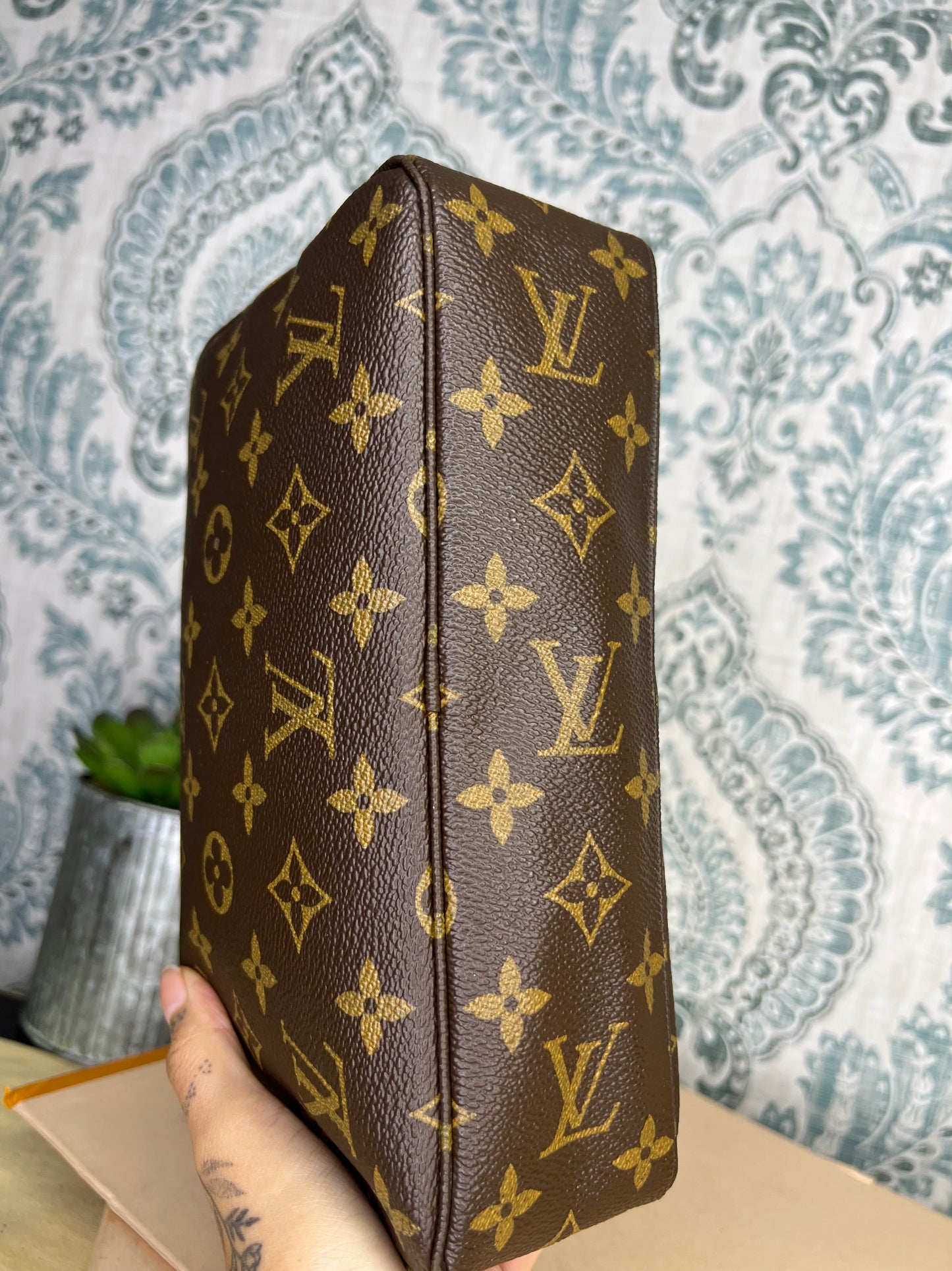 Louis Vuitton Trousse 23