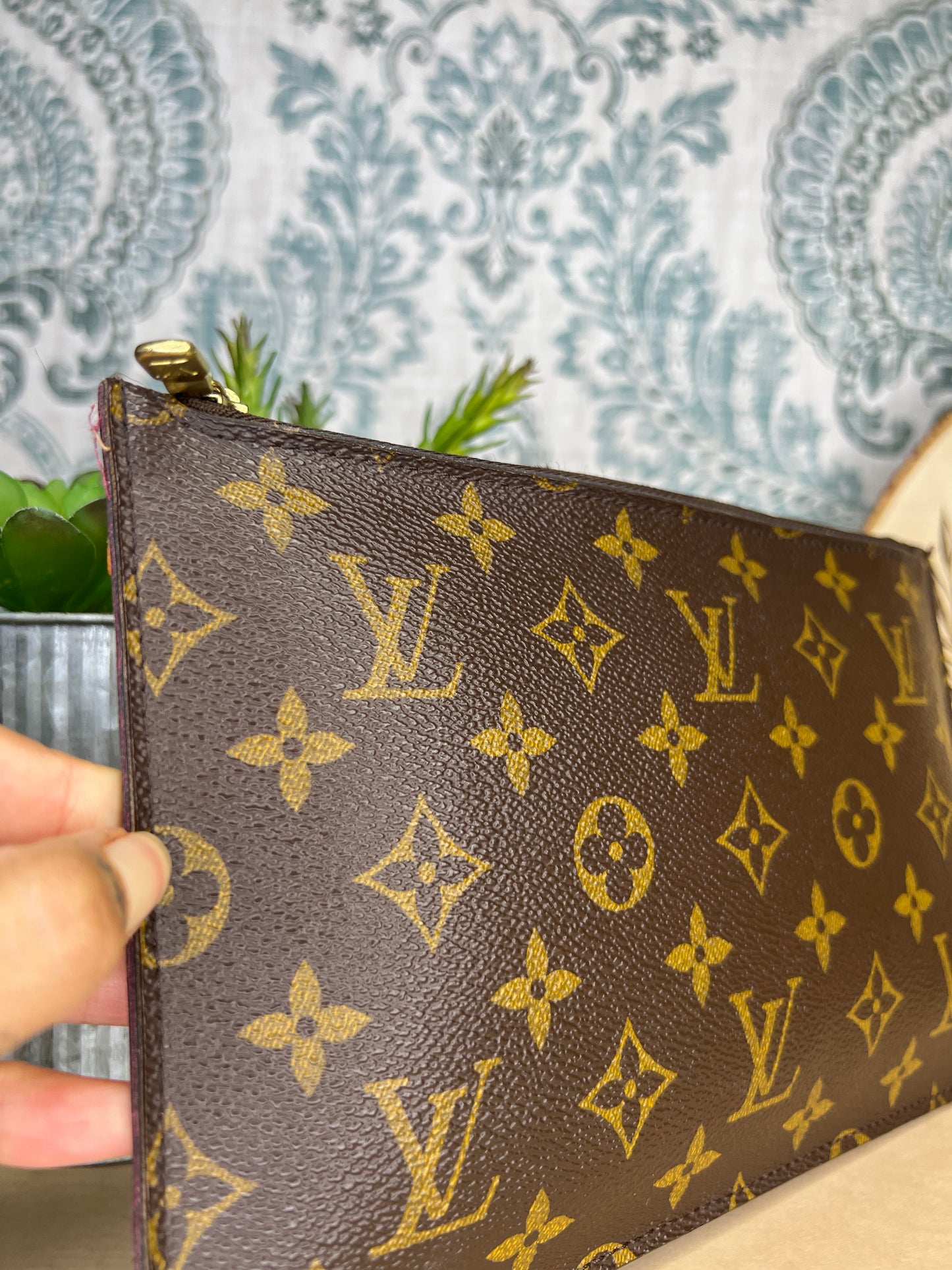 Louis Vuitton Neverfull Pouch Pivoine