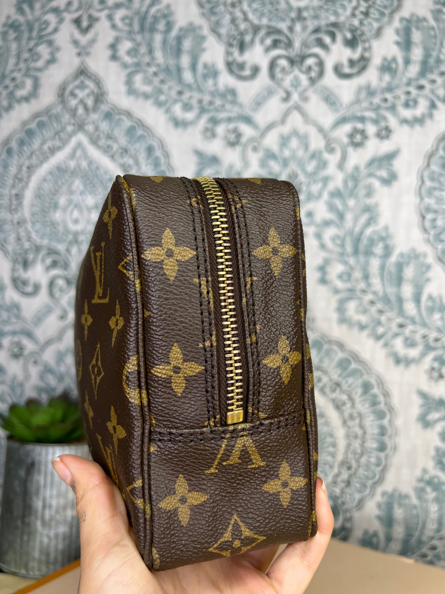 Louis Vuitton Trousse 23