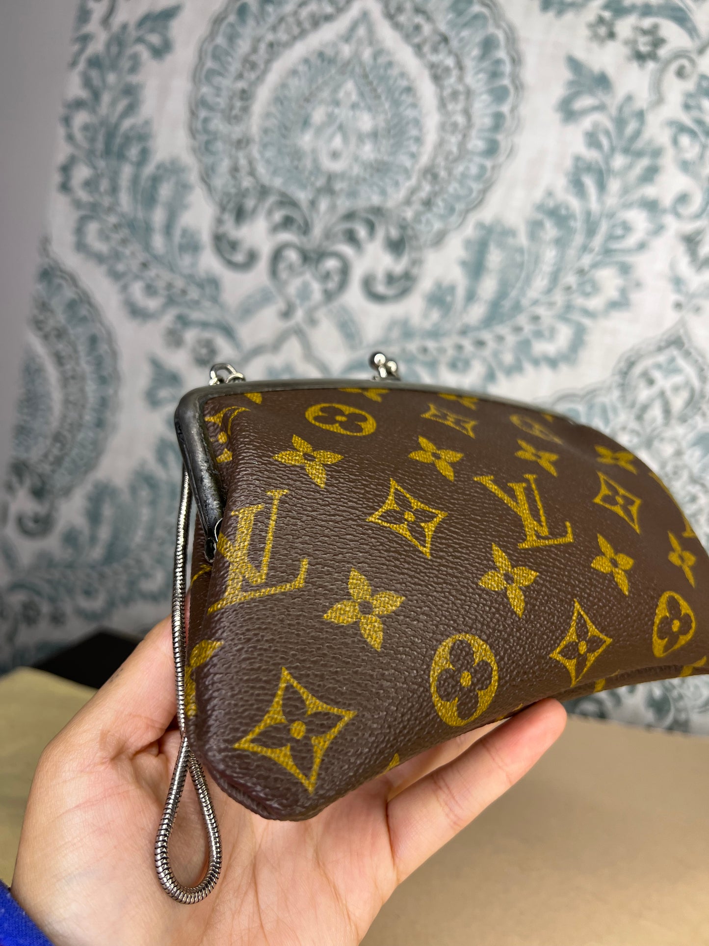 Louis Vuitton Kisslock Wristlet