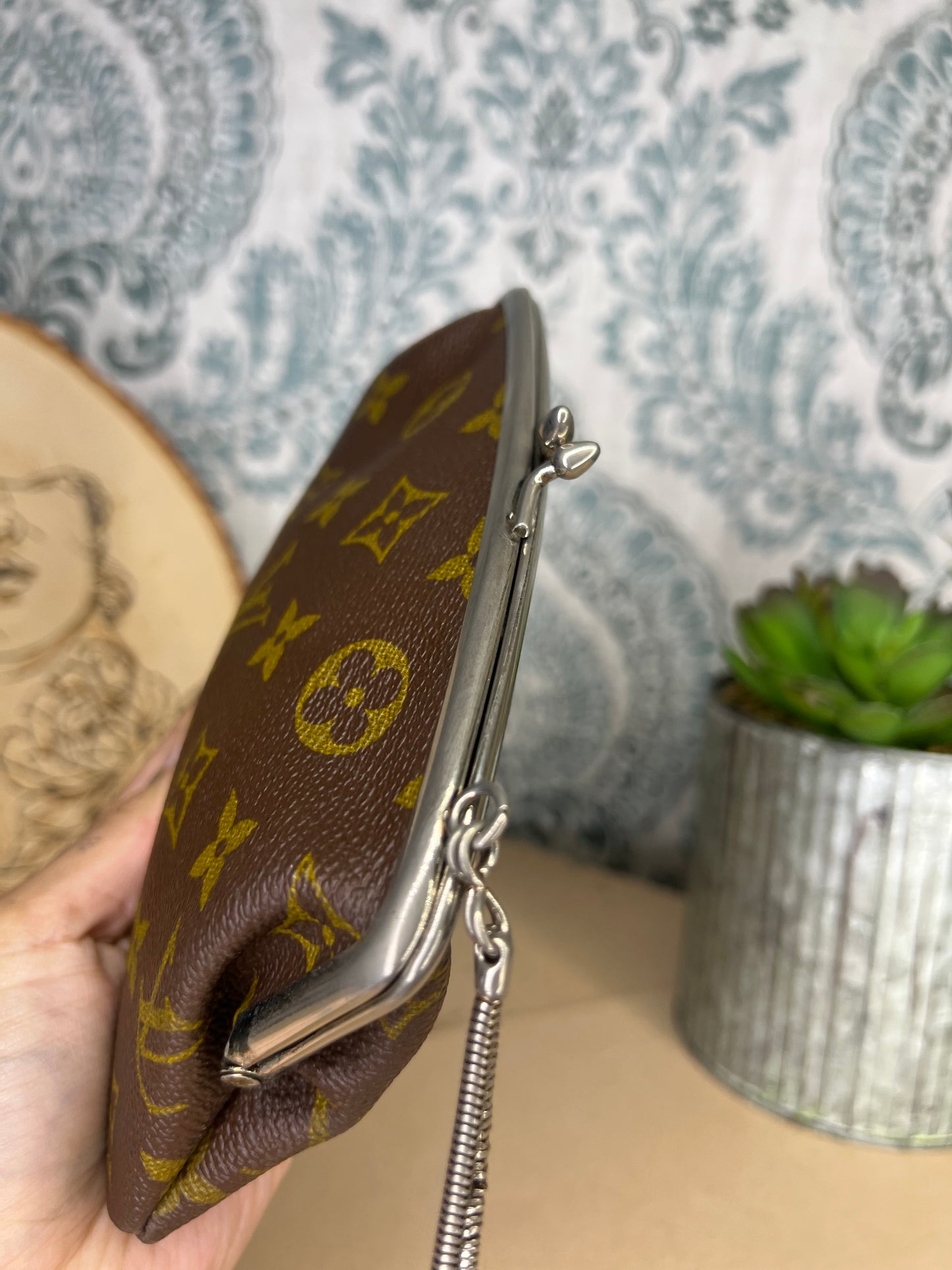 French Company Kisslock Pouch
