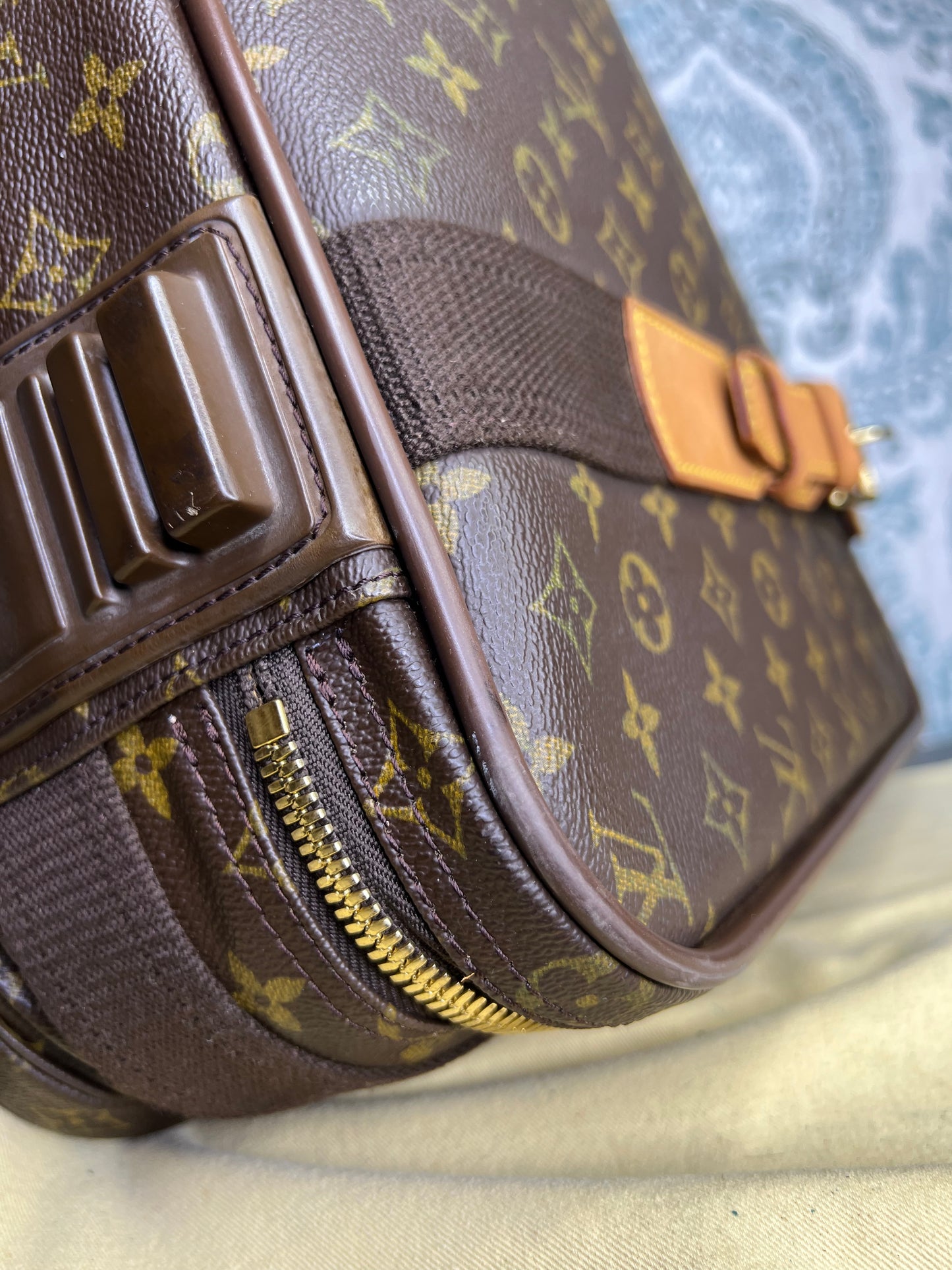 Satellite 53 Suit Case