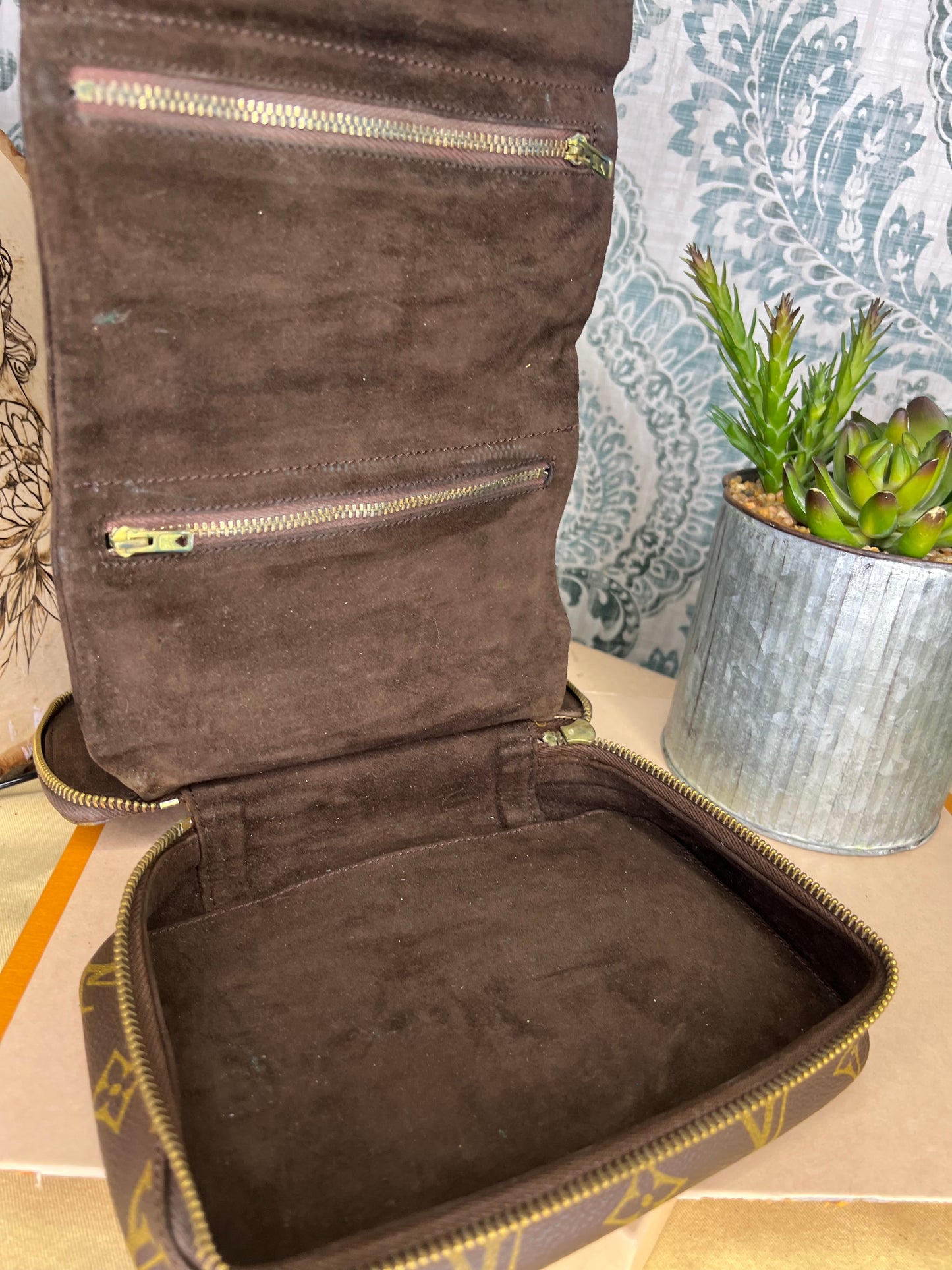 Monte Carlo Jewelry Case