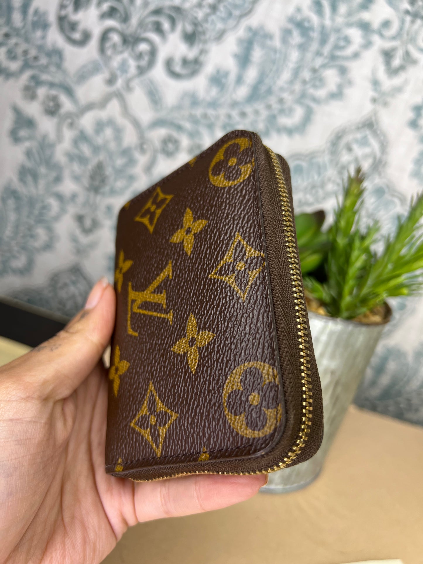 Louis Vuitton Zippy Coin Purse / Compact Wallet