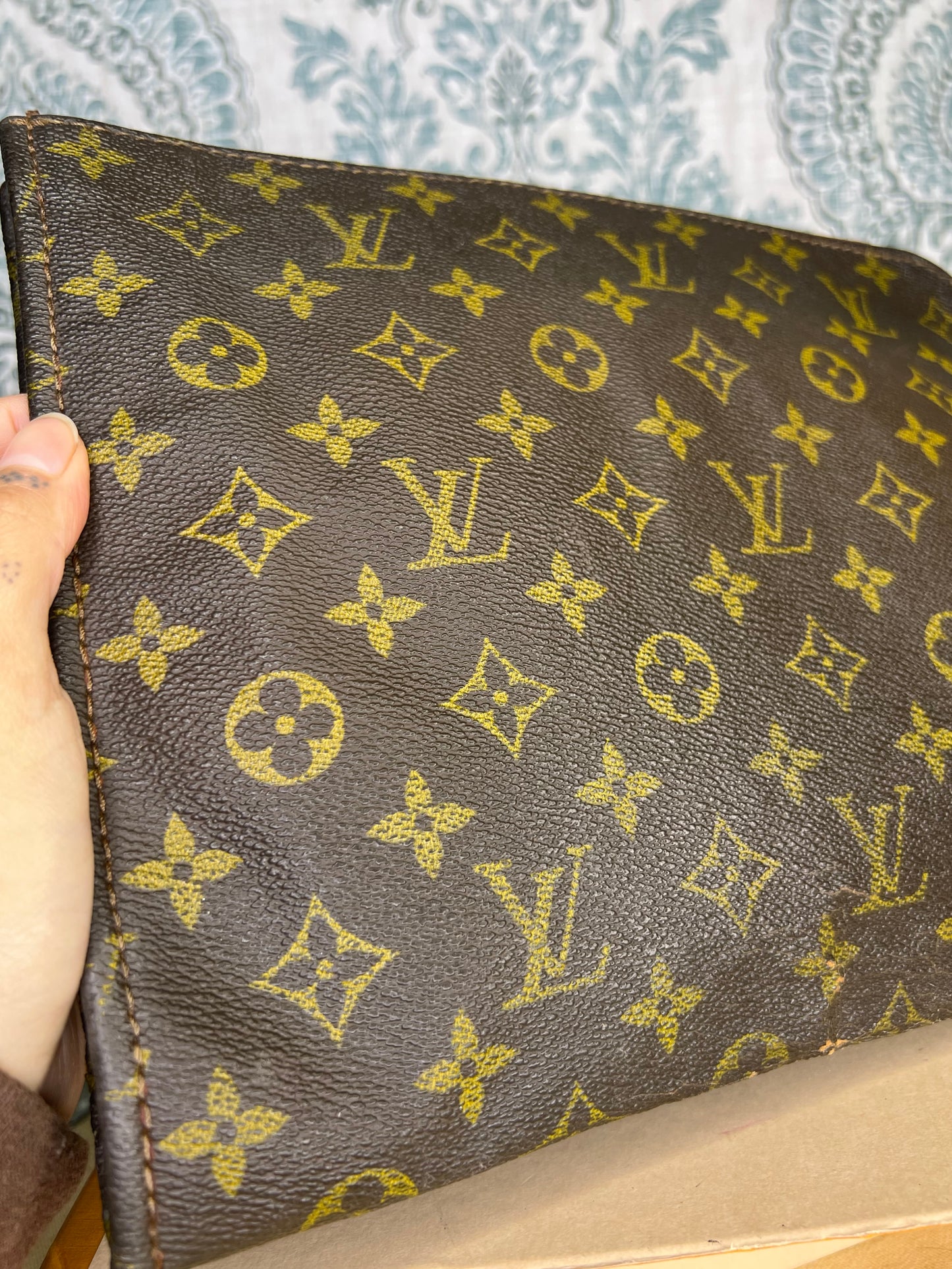 Louis Vuitton Poche Documents PM