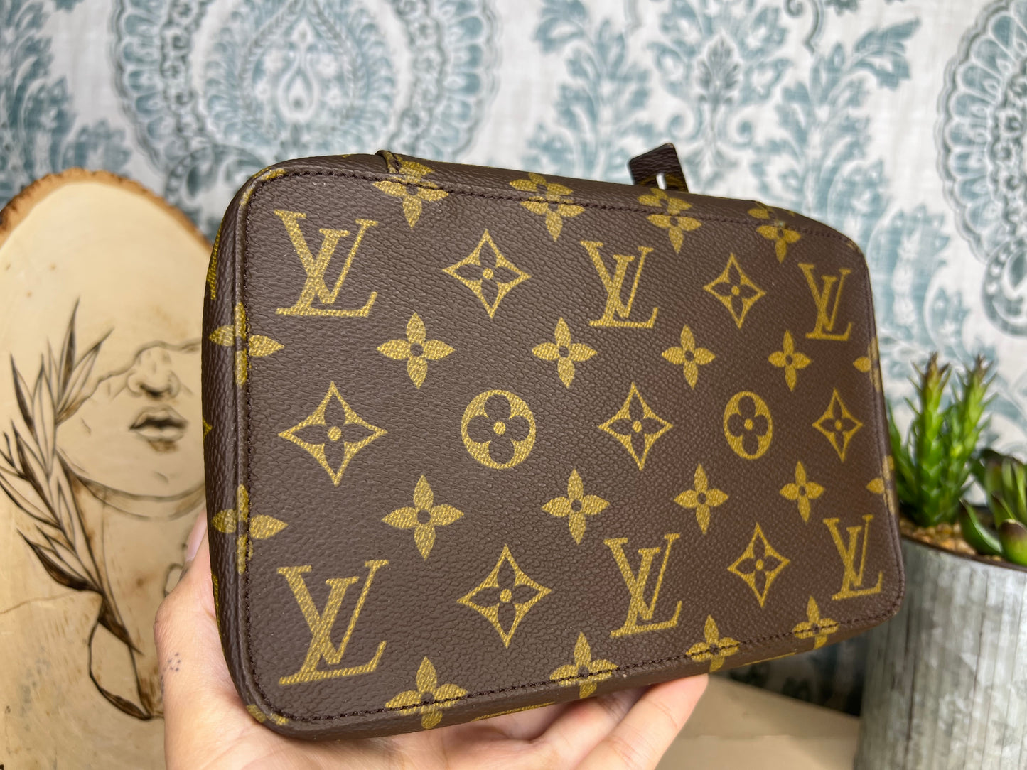 Monte Carlo Jewelry Case