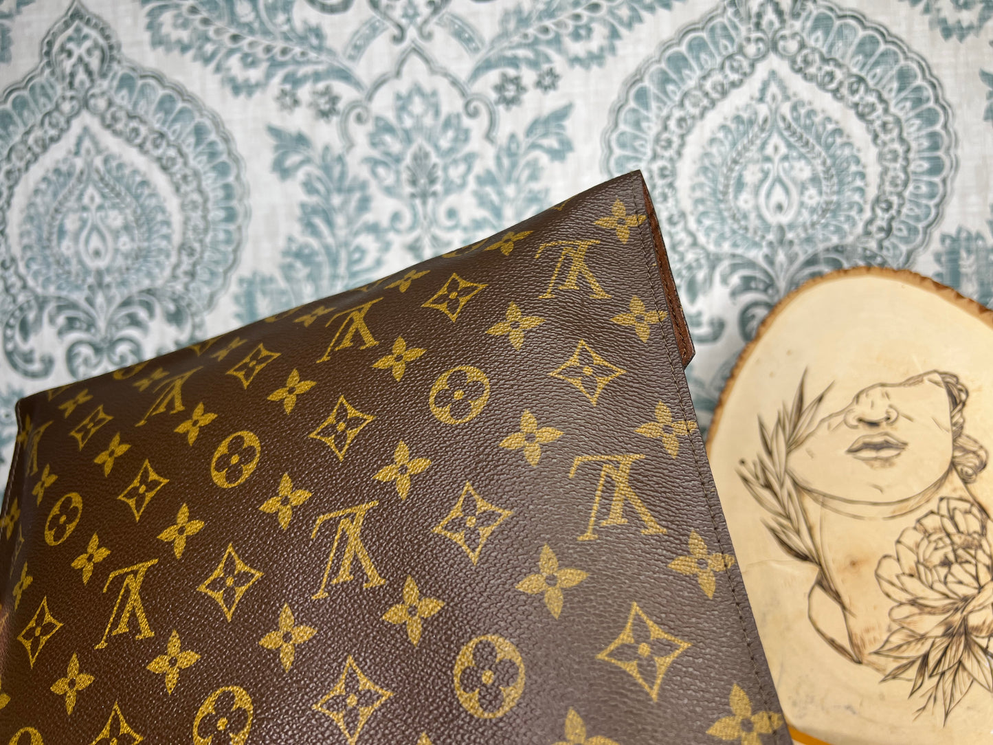 Louis Vuitton Poche Plate Clutch