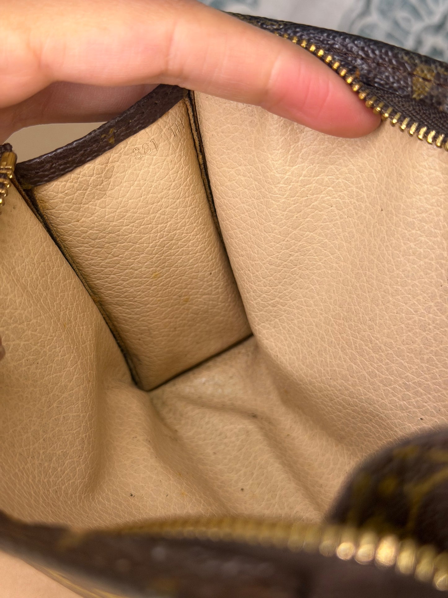 Louis Vuitton Toiletry 15