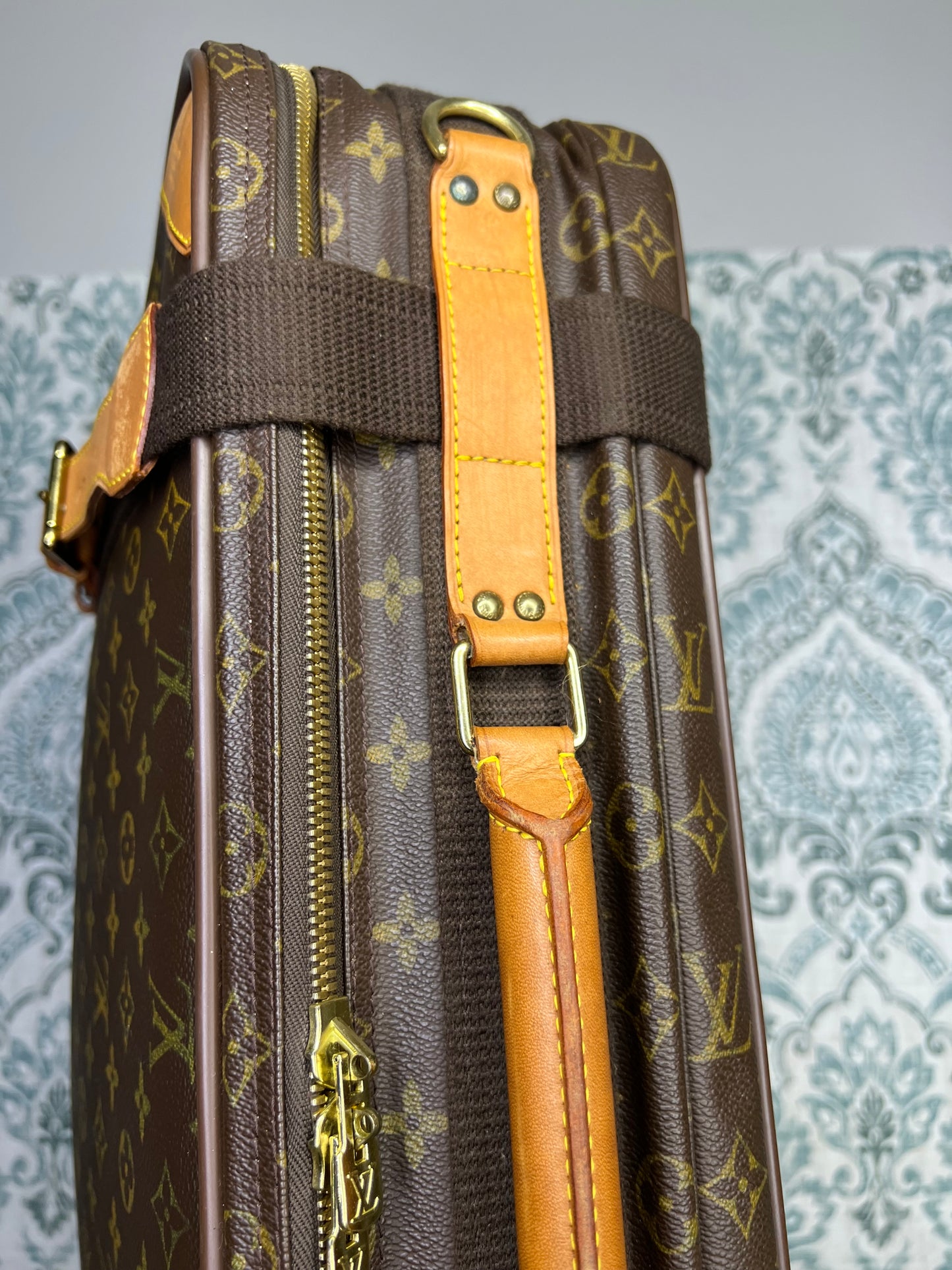 Satellite 53 Suit Case