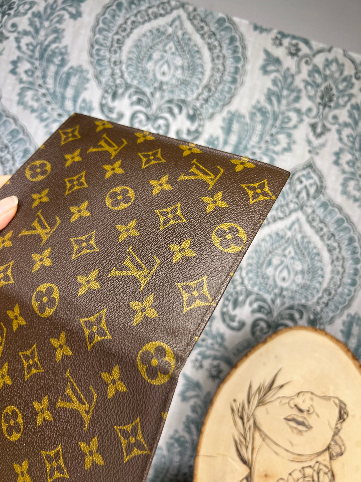 Louis Vuitton Saks Fifth Ave Agenda Cover