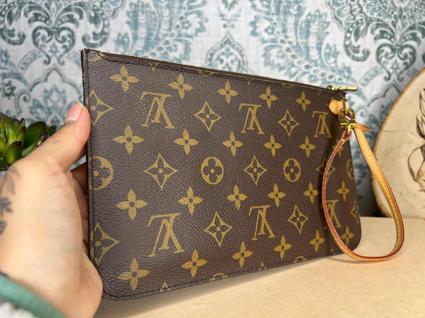 Louis Vuitton Neverfull MM Pochette