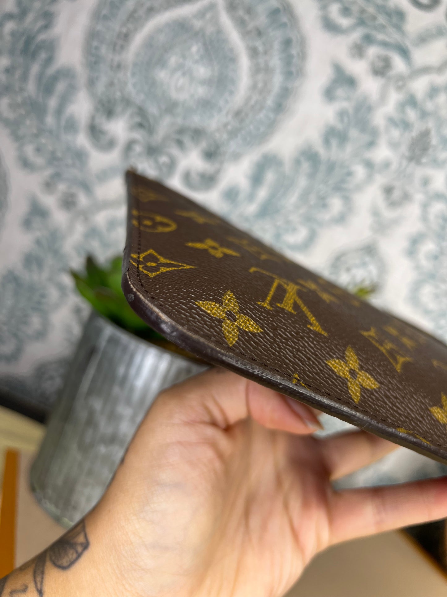 Louis Vuitton Neverfull Pouch Pivoine