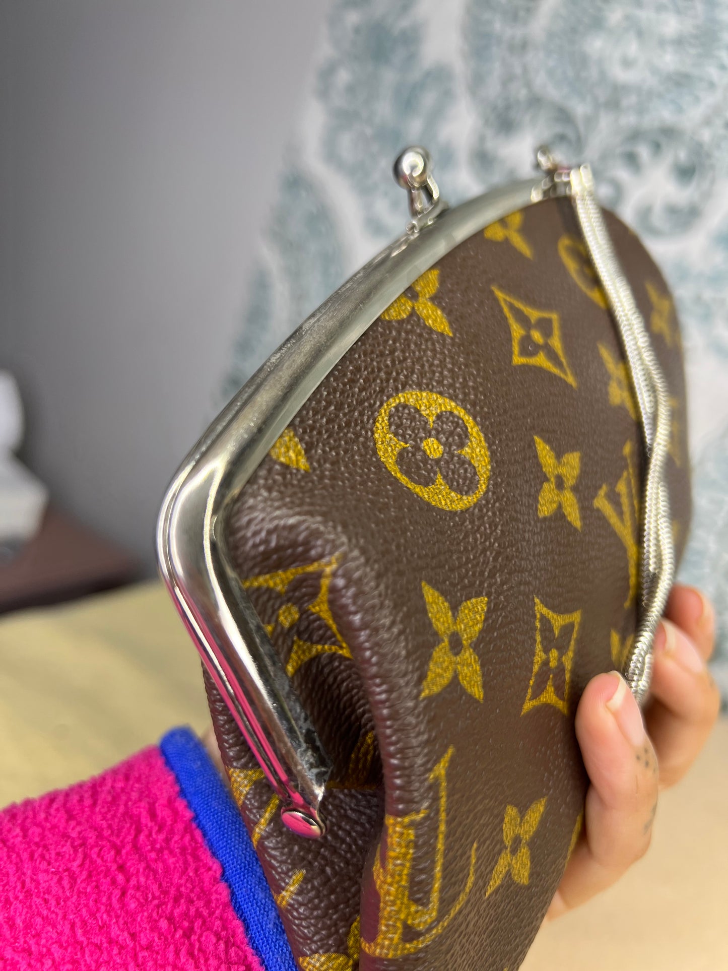 Louis Vuitton Kisslock Wristlet