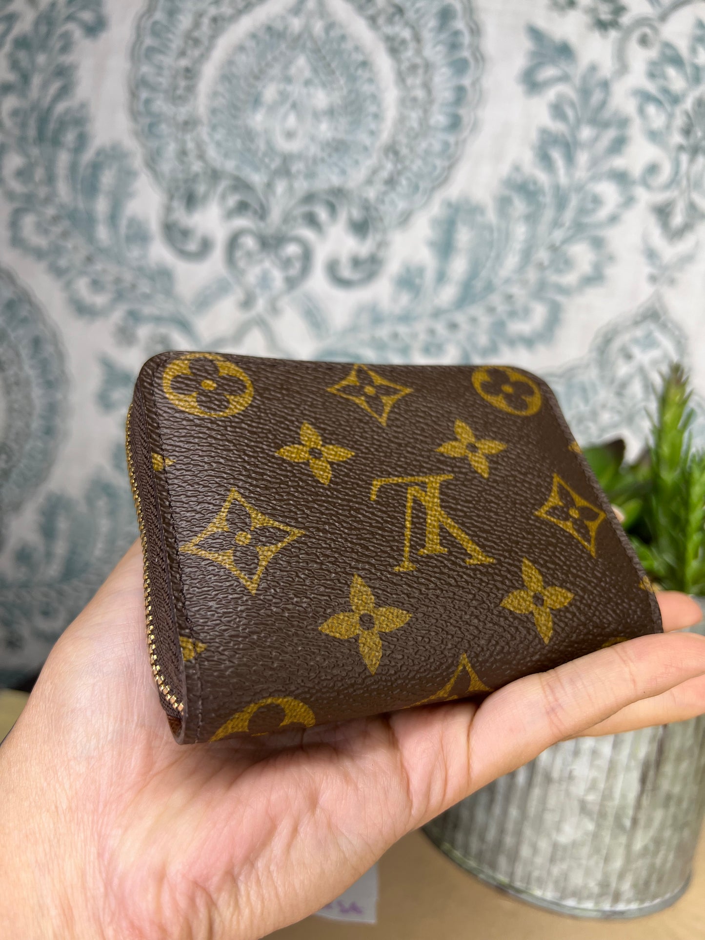 Louis Vuitton Zippy Coin Purse / Compact Wallet
