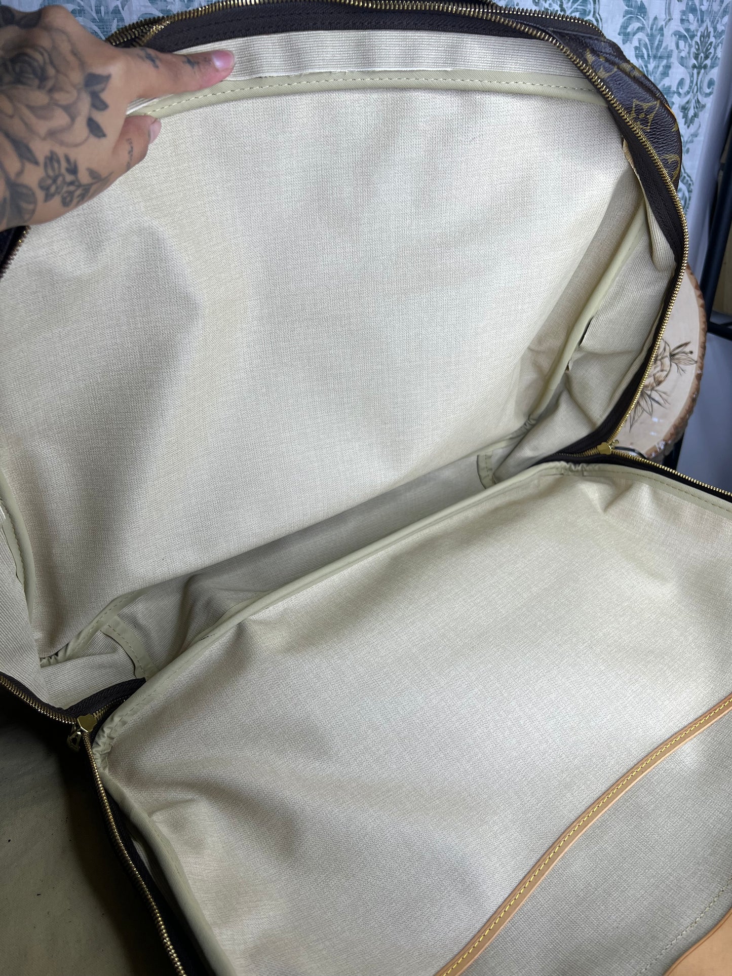 Louis Vuitton Alize 24