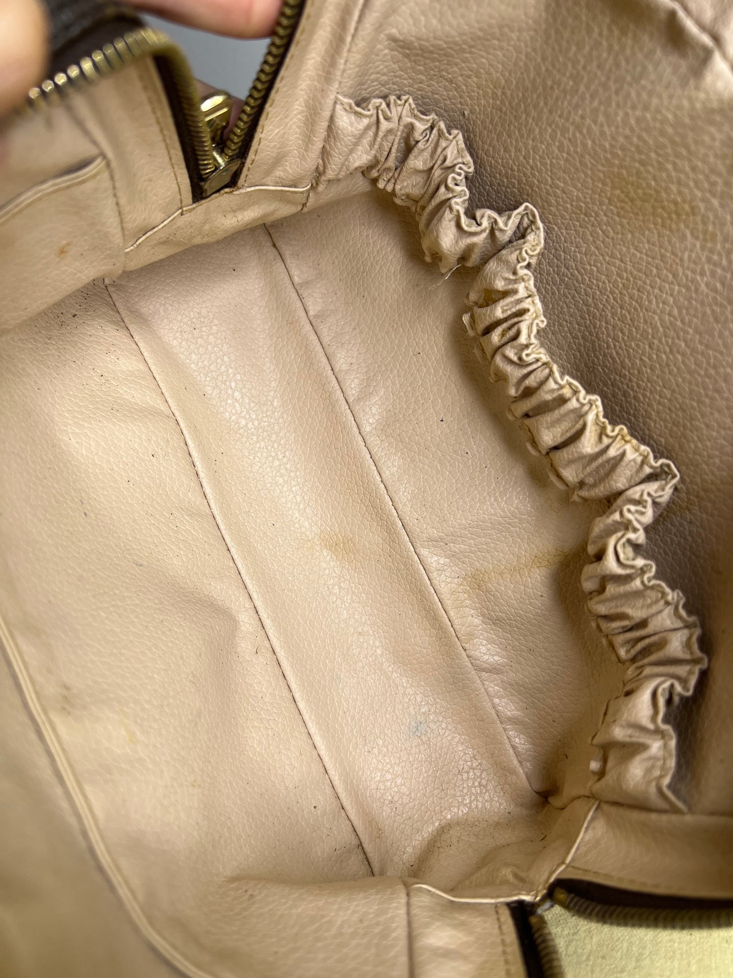 Louis Vuitton Trousse 23
