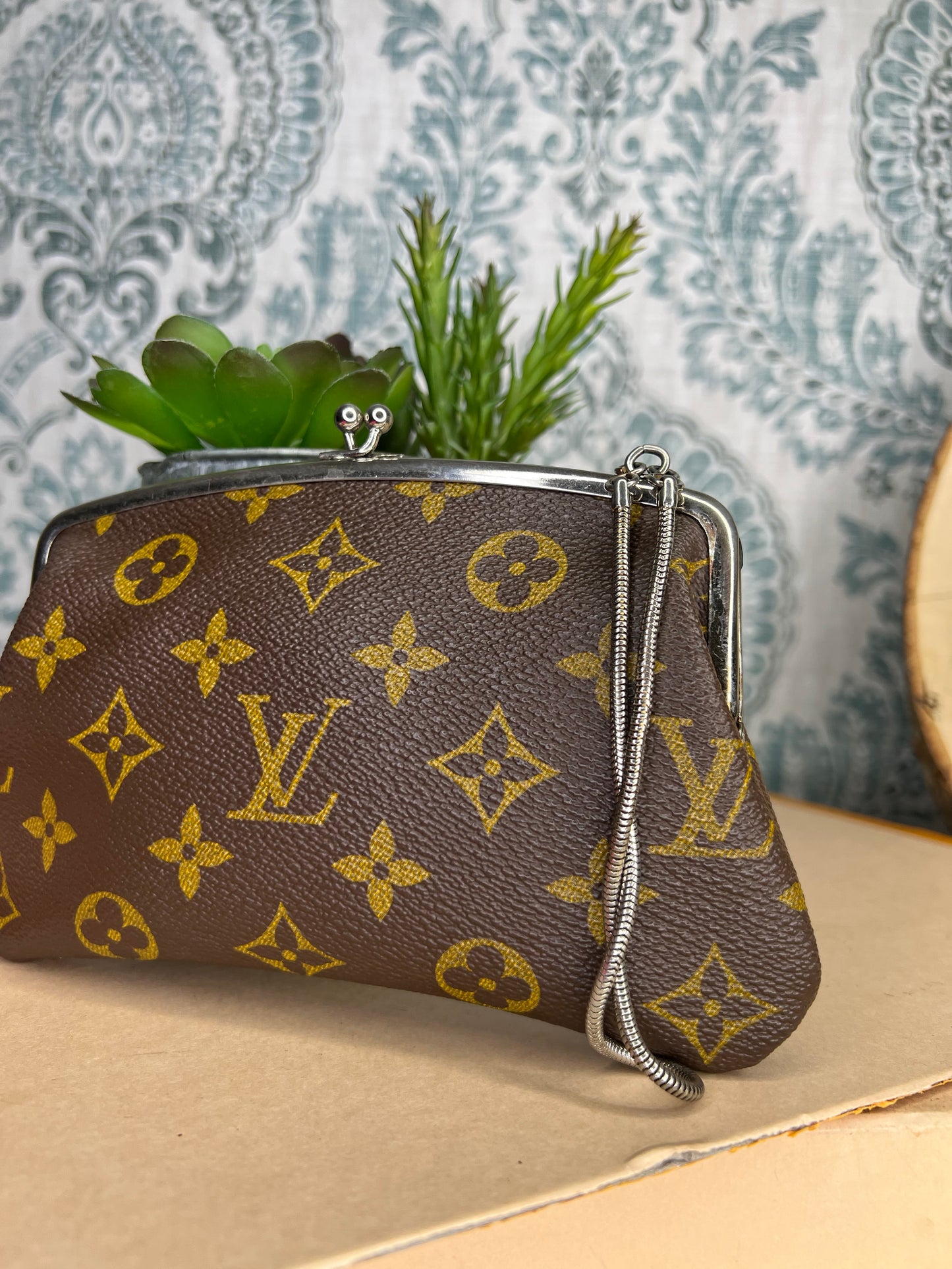 Louis Vuitton Kisslock Wristlet