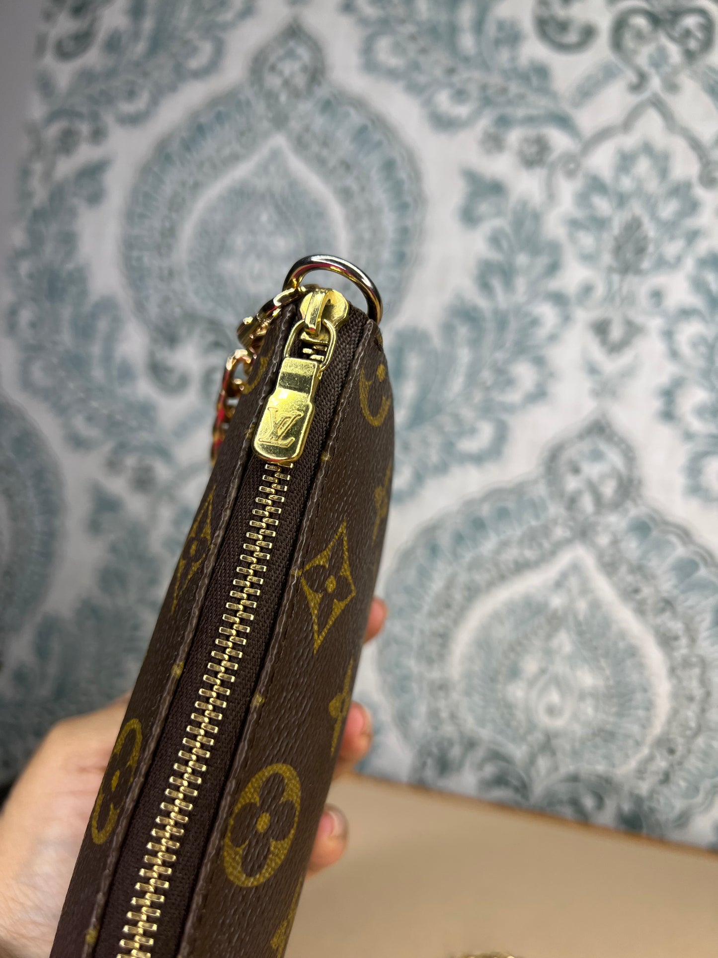 Louis Vuitton Bucket Pochette #1