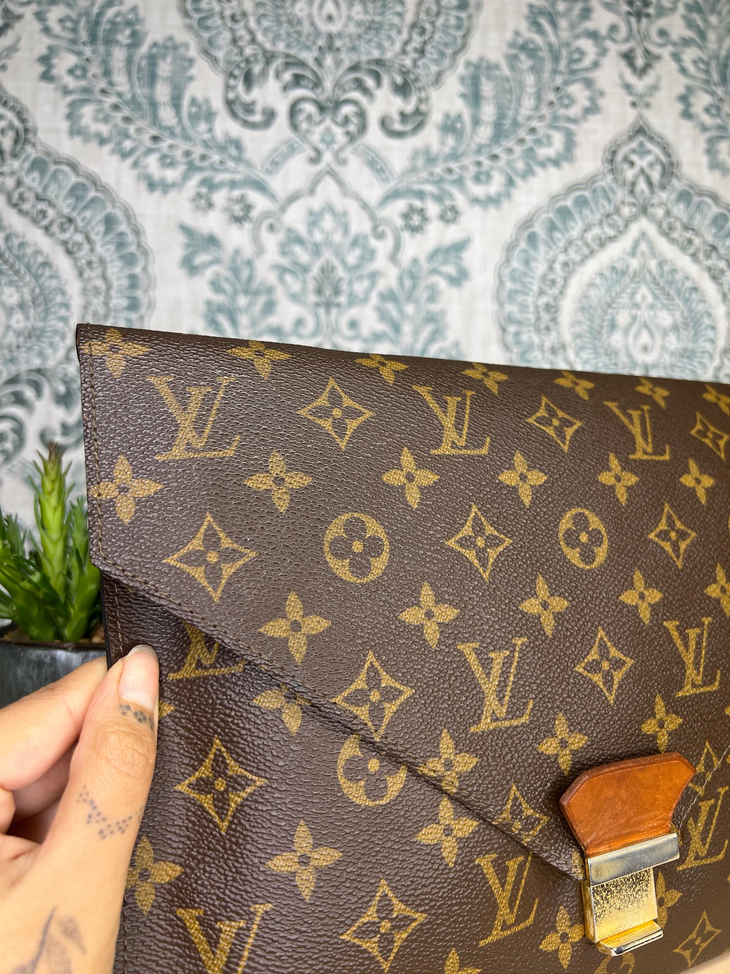 Louis Vuitton Poche Plate Clutch