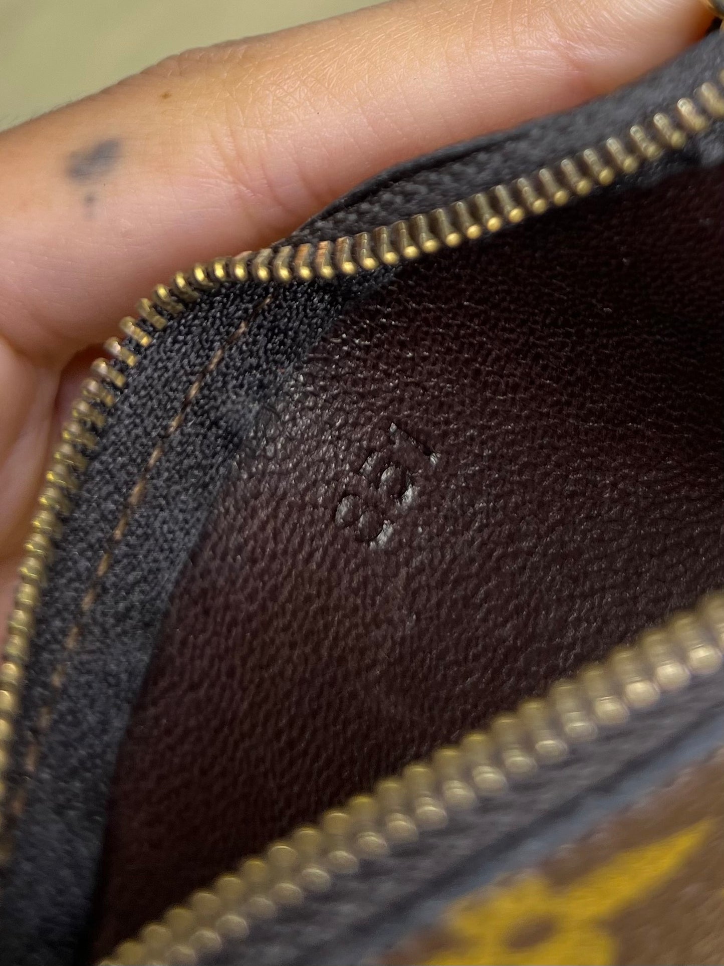 Louis Vuitton Monogram Vintage Key Cles