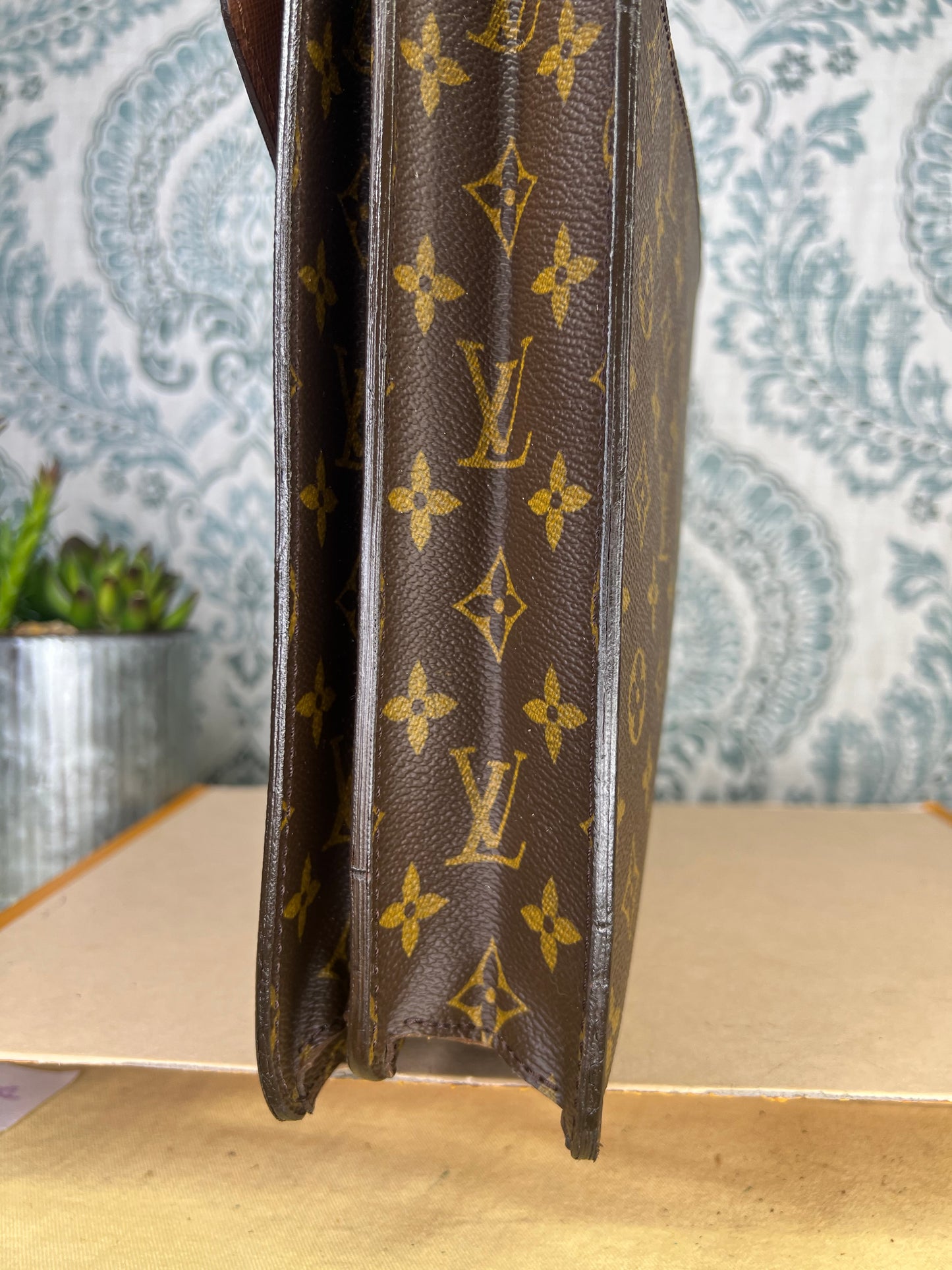 Louis Vuitton Serviette Conseiller Briefcase