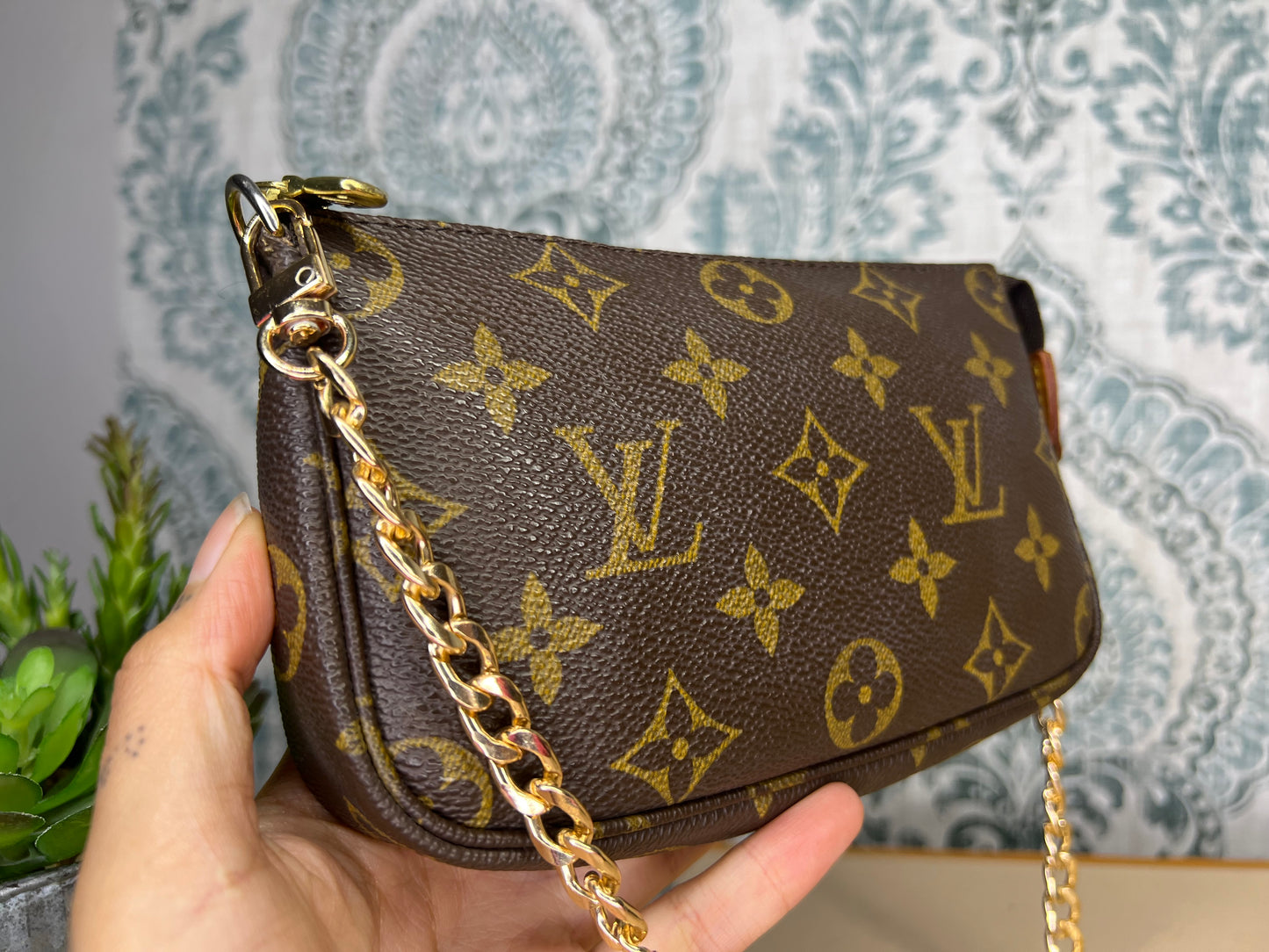 Louis Vuitton Bucket Pochette #1